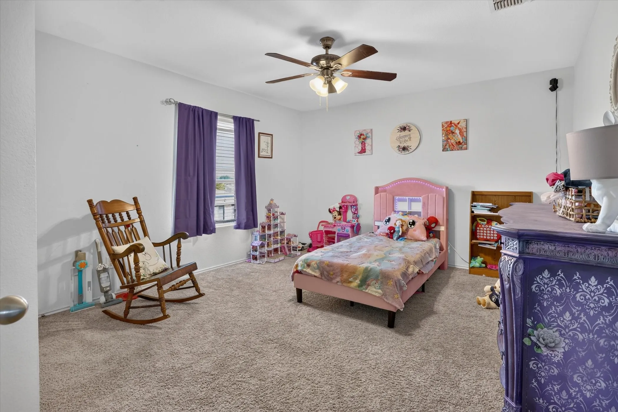 Single Family Residence For Sale in Tarrant County , 5025 River Rock Boulevard, Fort Worth, Texas 76179, 4 Bedroom, 3 Bathroom, 2 Garage spaces, 2,566 Sqft, built in 2007, mls#21363428, Real Estate Agent in Fort Worth, Homes For Sale in Tarrant county, Homes For Sale in Fort Worth, Realtor in Fort Worth Texas, Real Estate Brokerage Independent Realty Texas, Luminita Cordes Realtor