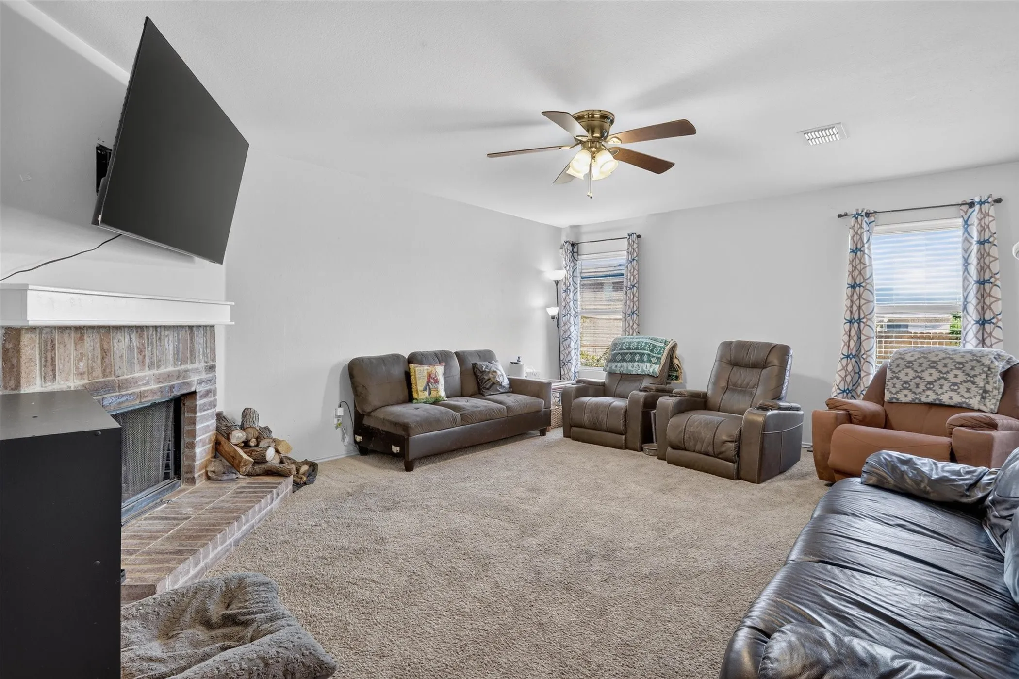 Single Family Residence For Sale in Tarrant County , 5025 River Rock Boulevard, Fort Worth, Texas 76179, 4 Bedroom, 3 Bathroom, 2 Garage spaces, 2,566 Sqft, built in 2007, mls#21363428, Real Estate Agent in Fort Worth, Homes For Sale in Tarrant county, Homes For Sale in Fort Worth, Realtor in Fort Worth Texas, Real Estate Brokerage Independent Realty Texas, Luminita Cordes Realtor