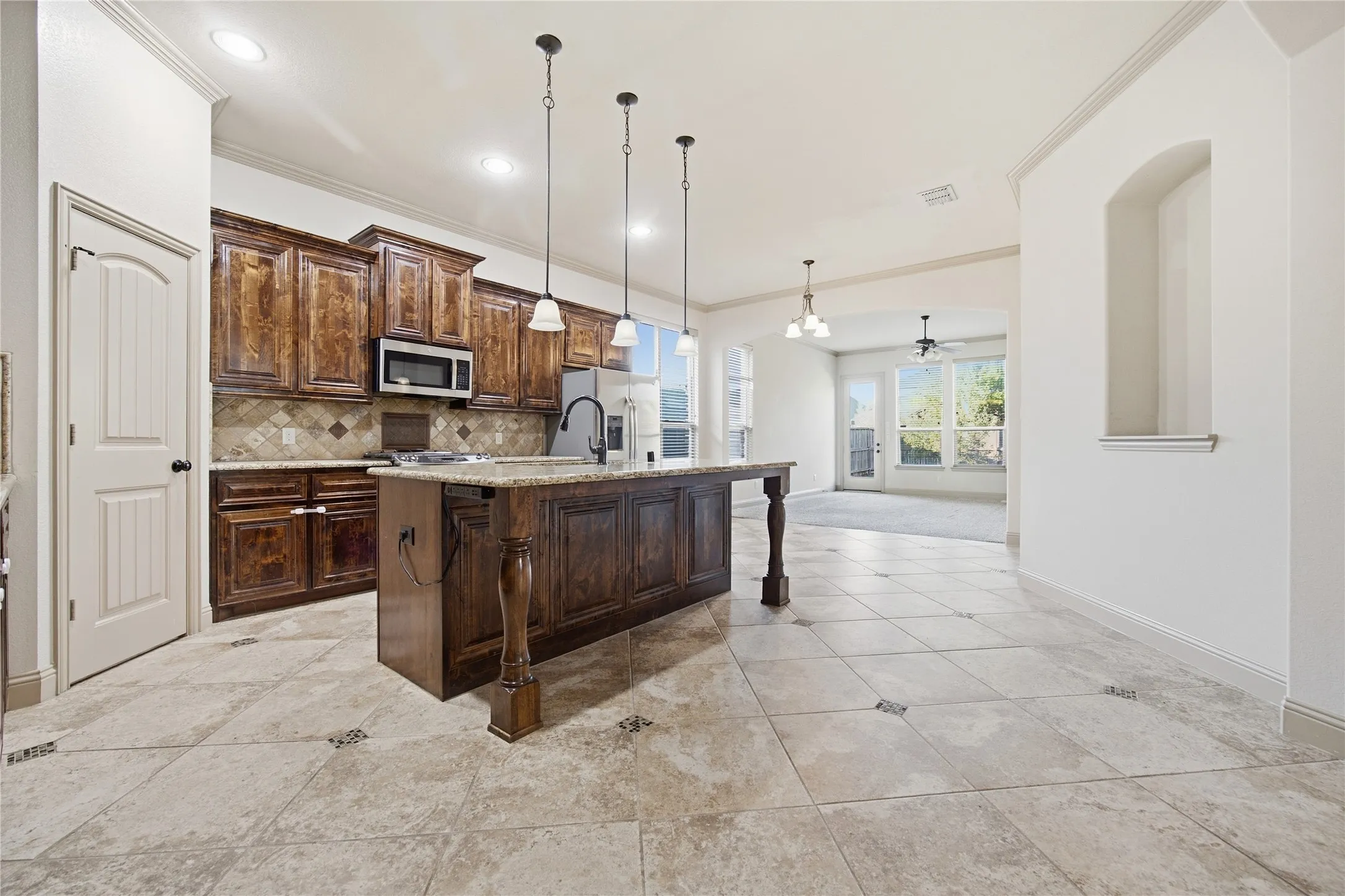 Single Family Residence For Rent in Rockwall County , 607 Deverson Drive, Rockwall, Texas 75087, 3 Bedroom, 2 Bathroom, 2 Garage spaces, 2,006 Sqft, built in 2013, mls#21361195, Real Estate Agent in Rockwall, Homes For Rent in Rockwall county, Homes For Rent in Rockwall, Realtor in Rockwall Texas, Real Estate Brokerage Independent Realty Texas, Luminita Cordes Realtor
