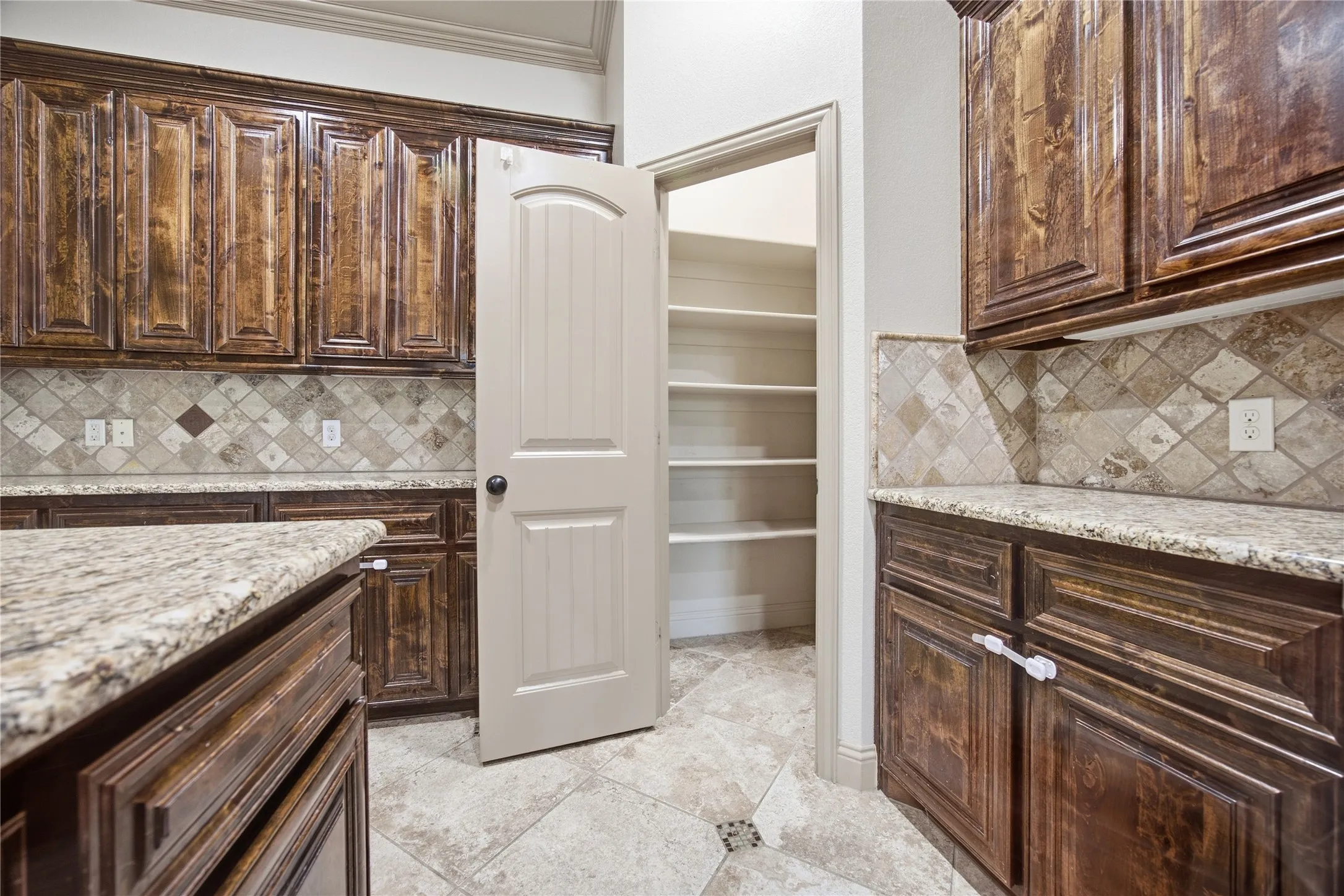 Single Family Residence For Rent in Rockwall County , 607 Deverson Drive, Rockwall, Texas 75087, 3 Bedroom, 2 Bathroom, 2 Garage spaces, 2,006 Sqft, built in 2013, mls#21361195, Real Estate Agent in Rockwall, Homes For Rent in Rockwall county, Homes For Rent in Rockwall, Realtor in Rockwall Texas, Real Estate Brokerage Independent Realty Texas, Luminita Cordes Realtor