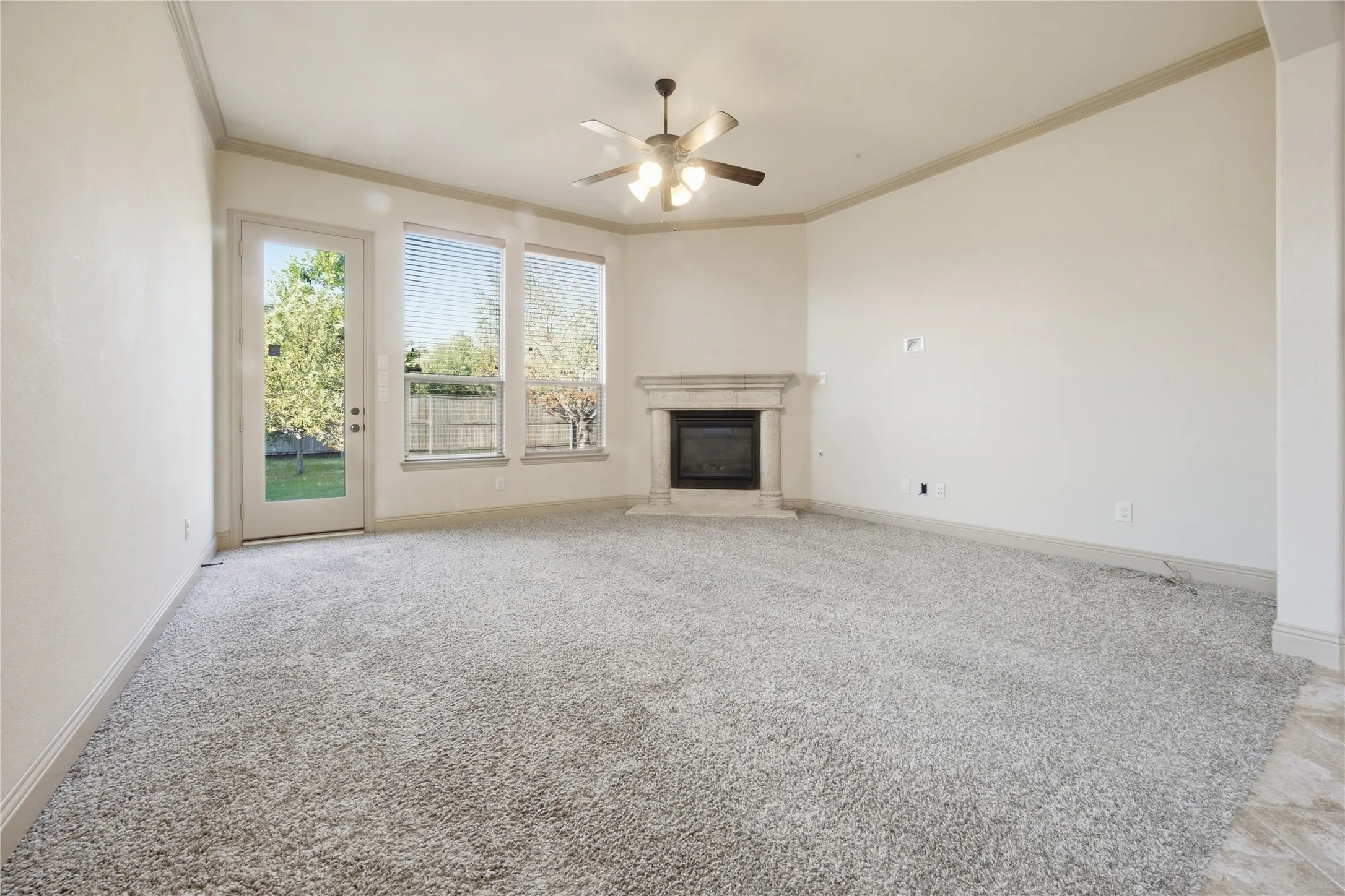 Single Family Residence For Rent in Rockwall County , 607 Deverson Drive, Rockwall, Texas 75087, 3 Bedroom, 2 Bathroom, 2 Garage spaces, 2,006 Sqft, built in 2013, mls#21361195, Real Estate Agent in Rockwall, Homes For Rent in Rockwall county, Homes For Rent in Rockwall, Realtor in Rockwall Texas, Real Estate Brokerage Independent Realty Texas, Luminita Cordes Realtor