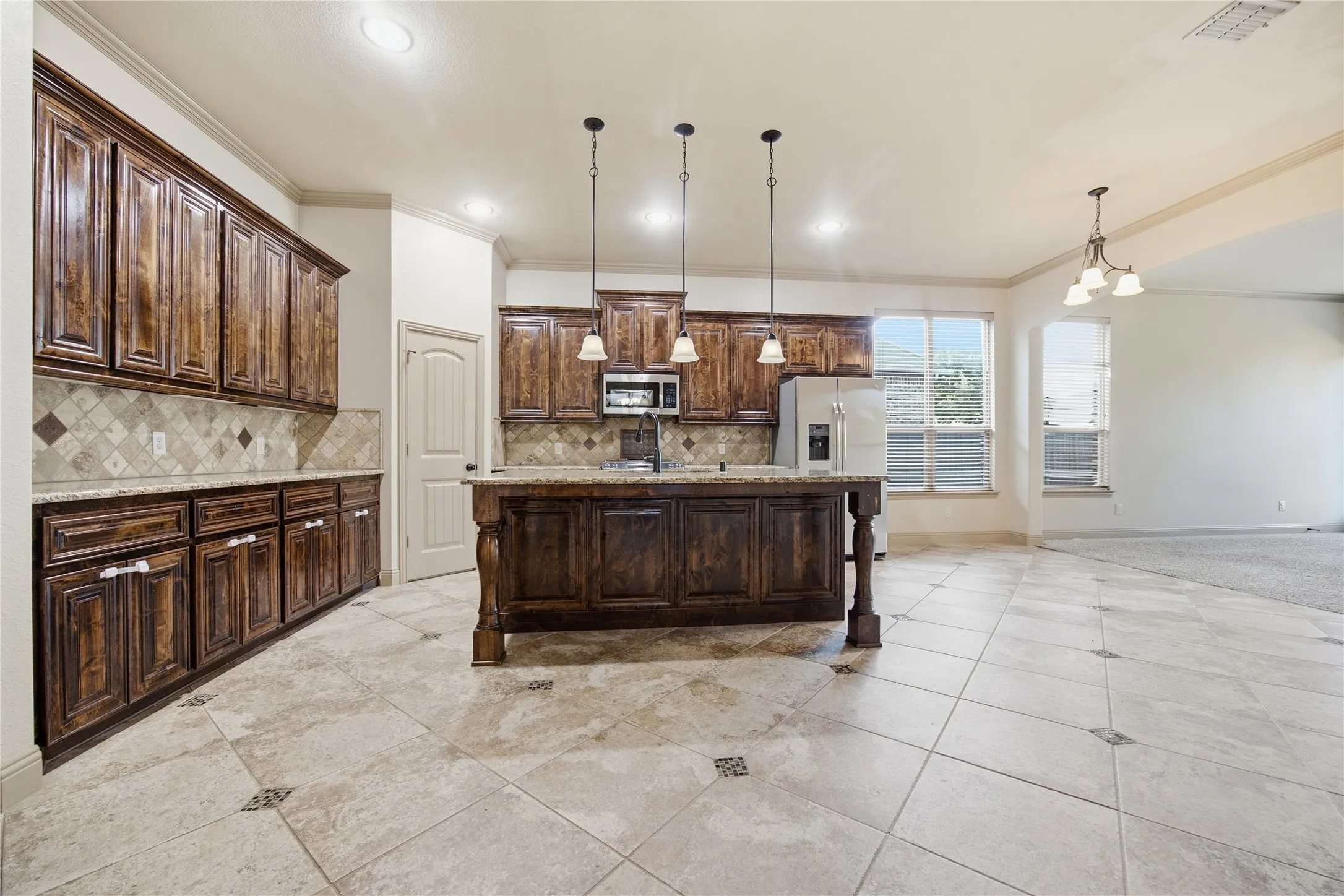 Single Family Residence For Rent in Rockwall County , 607 Deverson Drive, Rockwall, Texas 75087, 3 Bedroom, 2 Bathroom, 2 Garage spaces, 2,006 Sqft, built in 2013, mls#21361195, Real Estate Agent in Rockwall, Homes For Rent in Rockwall county, Homes For Rent in Rockwall, Realtor in Rockwall Texas, Real Estate Brokerage Independent Realty Texas, Luminita Cordes Realtor