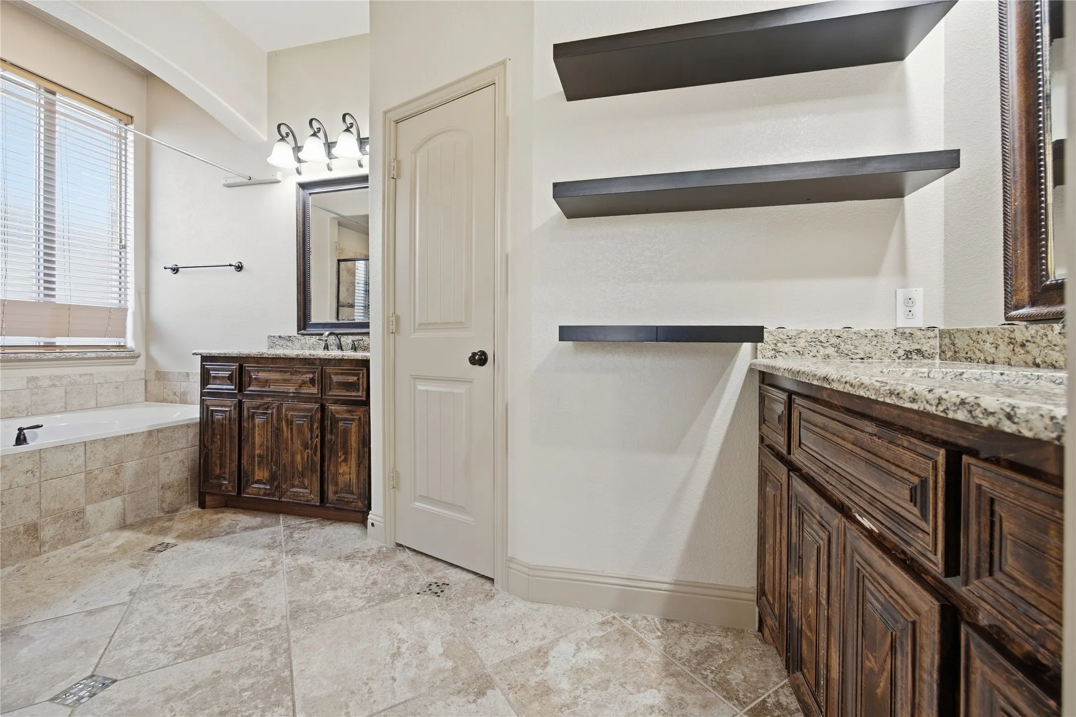 Single Family Residence For Rent in Rockwall County , 607 Deverson Drive, Rockwall, Texas 75087, 3 Bedroom, 2 Bathroom, 2 Garage spaces, 2,006 Sqft, built in 2013, mls#21361195, Real Estate Agent in Rockwall, Homes For Rent in Rockwall county, Homes For Rent in Rockwall, Realtor in Rockwall Texas, Real Estate Brokerage Independent Realty Texas, Luminita Cordes Realtor