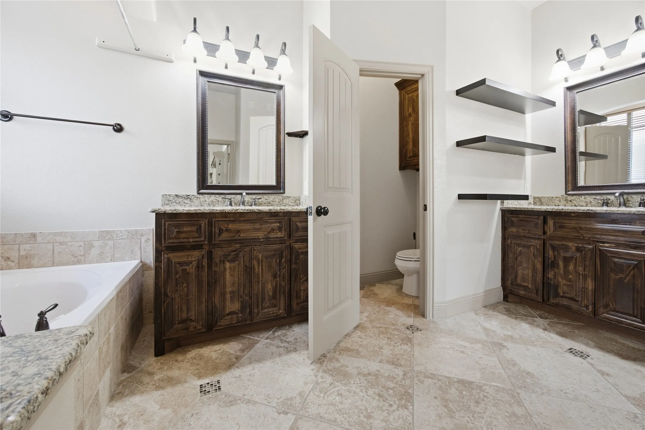 Single Family Residence For Rent in Rockwall County , 607 Deverson Drive, Rockwall, Texas 75087, 3 Bedroom, 2 Bathroom, 2 Garage spaces, 2,006 Sqft, built in 2013, mls#21361195, Real Estate Agent in Rockwall, Homes For Rent in Rockwall county, Homes For Rent in Rockwall, Realtor in Rockwall Texas, Real Estate Brokerage Independent Realty Texas, Luminita Cordes Realtor