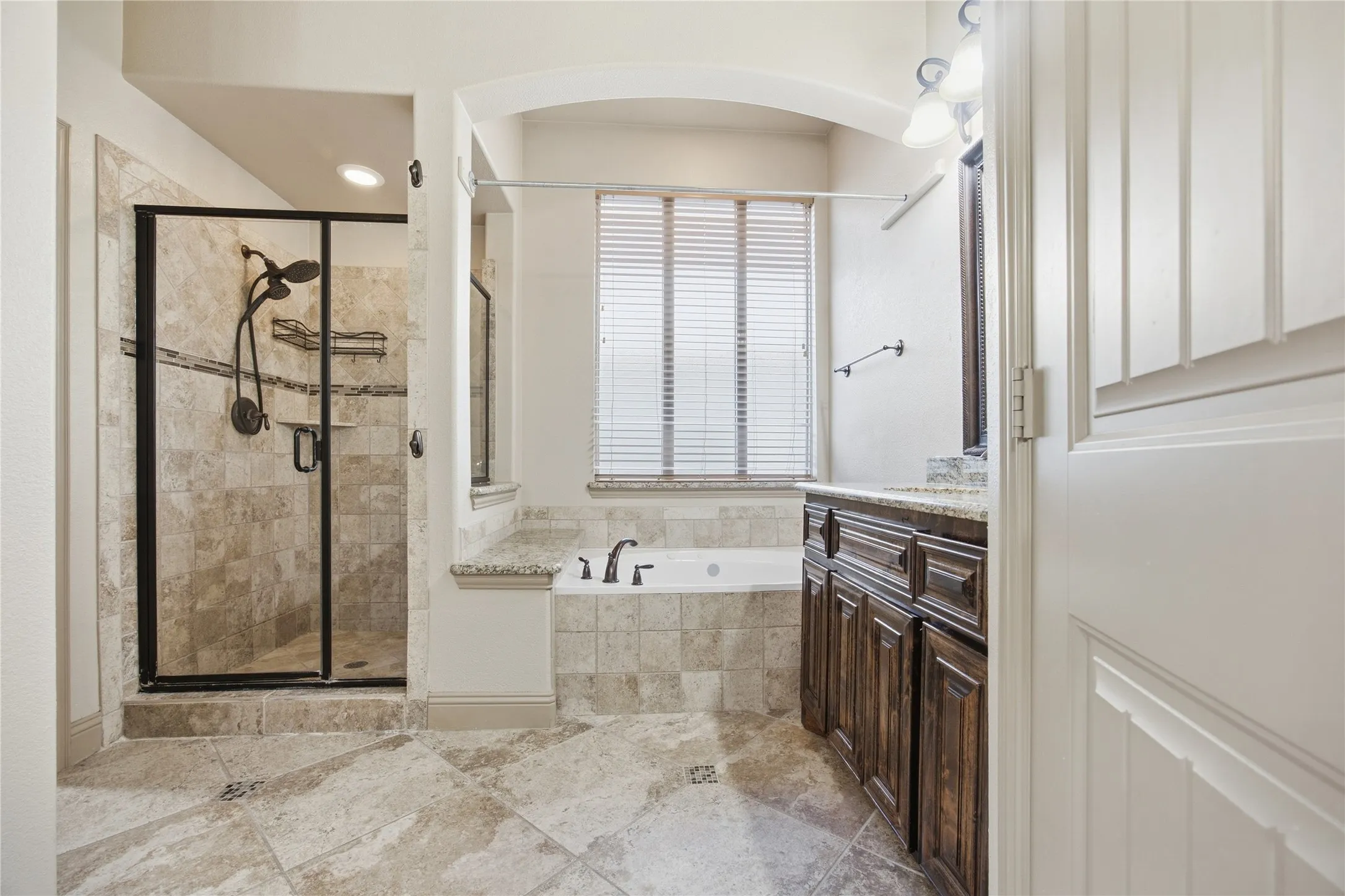 Single Family Residence For Rent in Rockwall County , 607 Deverson Drive, Rockwall, Texas 75087, 3 Bedroom, 2 Bathroom, 2 Garage spaces, 2,006 Sqft, built in 2013, mls#21361195, Real Estate Agent in Rockwall, Homes For Rent in Rockwall county, Homes For Rent in Rockwall, Realtor in Rockwall Texas, Real Estate Brokerage Independent Realty Texas, Luminita Cordes Realtor