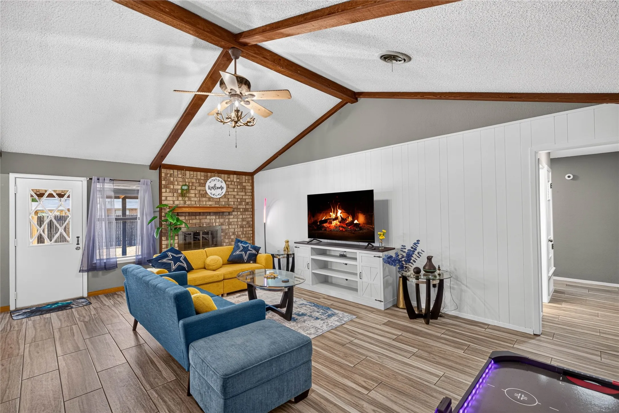 Single Family Residence For Rent in Taylor County , 2317 Kerry Lane, Abilene, Texas 79606, 4 Bedroom, 2 Bathroom, 1 Garage spaces, 1,973 Sqft, built in 1980, mls#21363429, Real Estate Agent in Abilene, Homes For Rent in Taylor county, Homes For Rent in Abilene, Realtor in Abilene Texas, Real Estate Brokerage Independent Realty Texas, Luminita Cordes Realtor