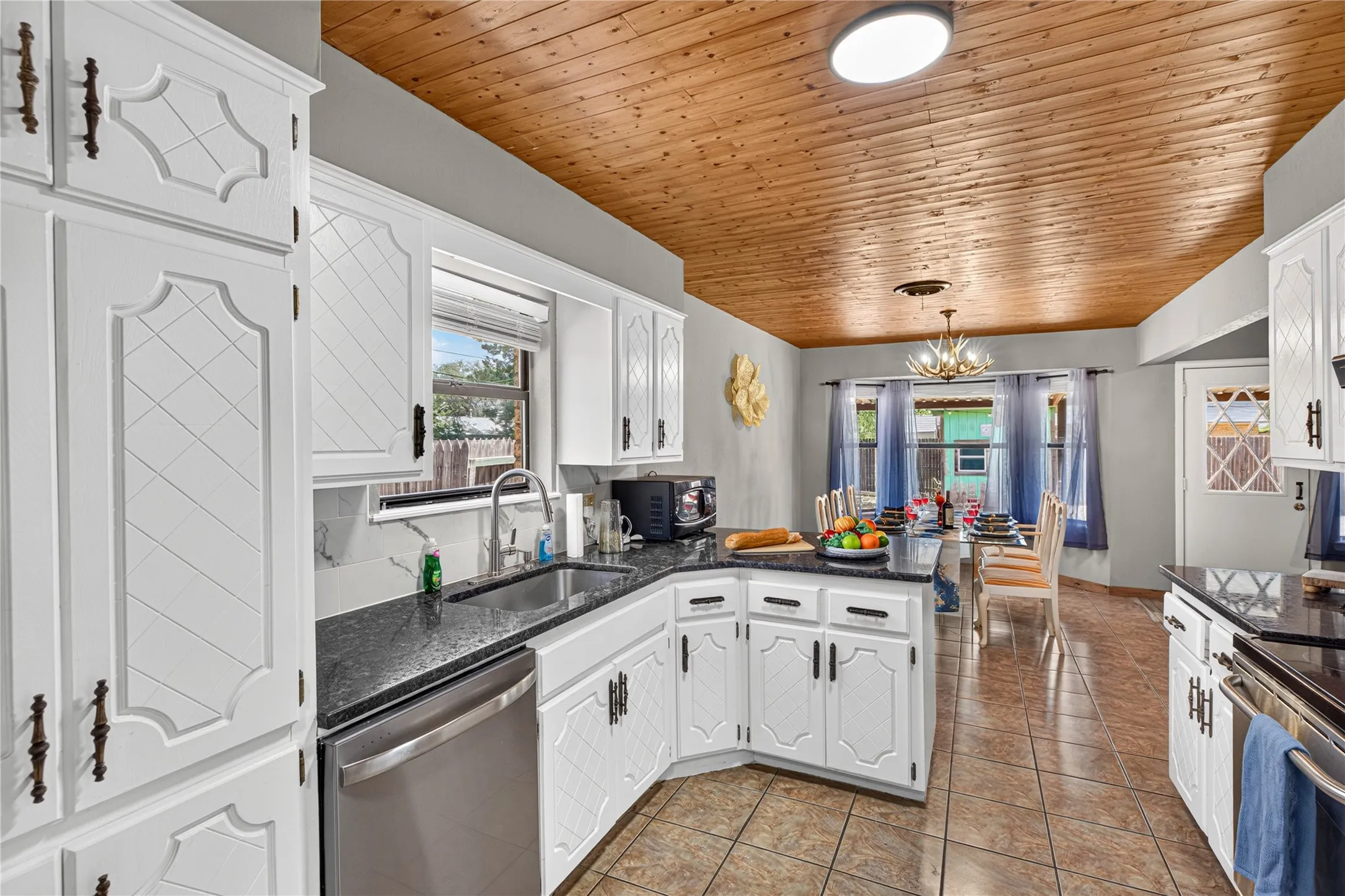 Single Family Residence For Rent in Taylor County , 2317 Kerry Lane, Abilene, Texas 79606, 4 Bedroom, 2 Bathroom, 1 Garage spaces, 1,973 Sqft, built in 1980, mls#21363429, Real Estate Agent in Abilene, Homes For Rent in Taylor county, Homes For Rent in Abilene, Realtor in Abilene Texas, Real Estate Brokerage Independent Realty Texas, Luminita Cordes Realtor