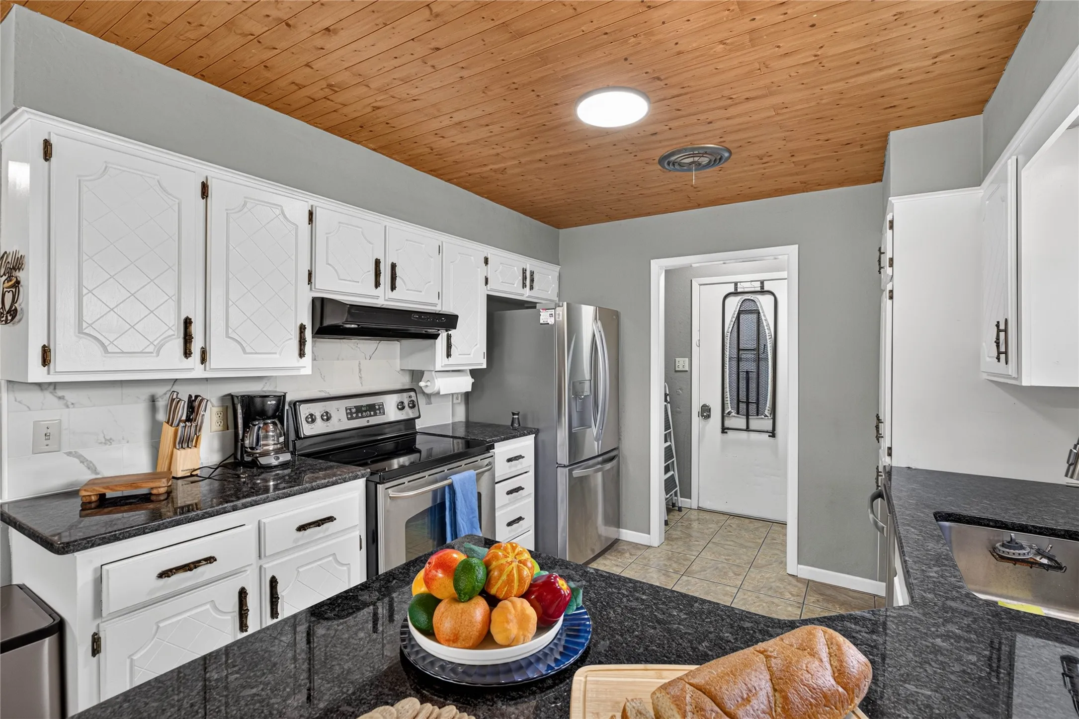 Single Family Residence For Rent in Taylor County , 2317 Kerry Lane, Abilene, Texas 79606, 4 Bedroom, 2 Bathroom, 1 Garage spaces, 1,973 Sqft, built in 1980, mls#21363429, Real Estate Agent in Abilene, Homes For Rent in Taylor county, Homes For Rent in Abilene, Realtor in Abilene Texas, Real Estate Brokerage Independent Realty Texas, Luminita Cordes Realtor