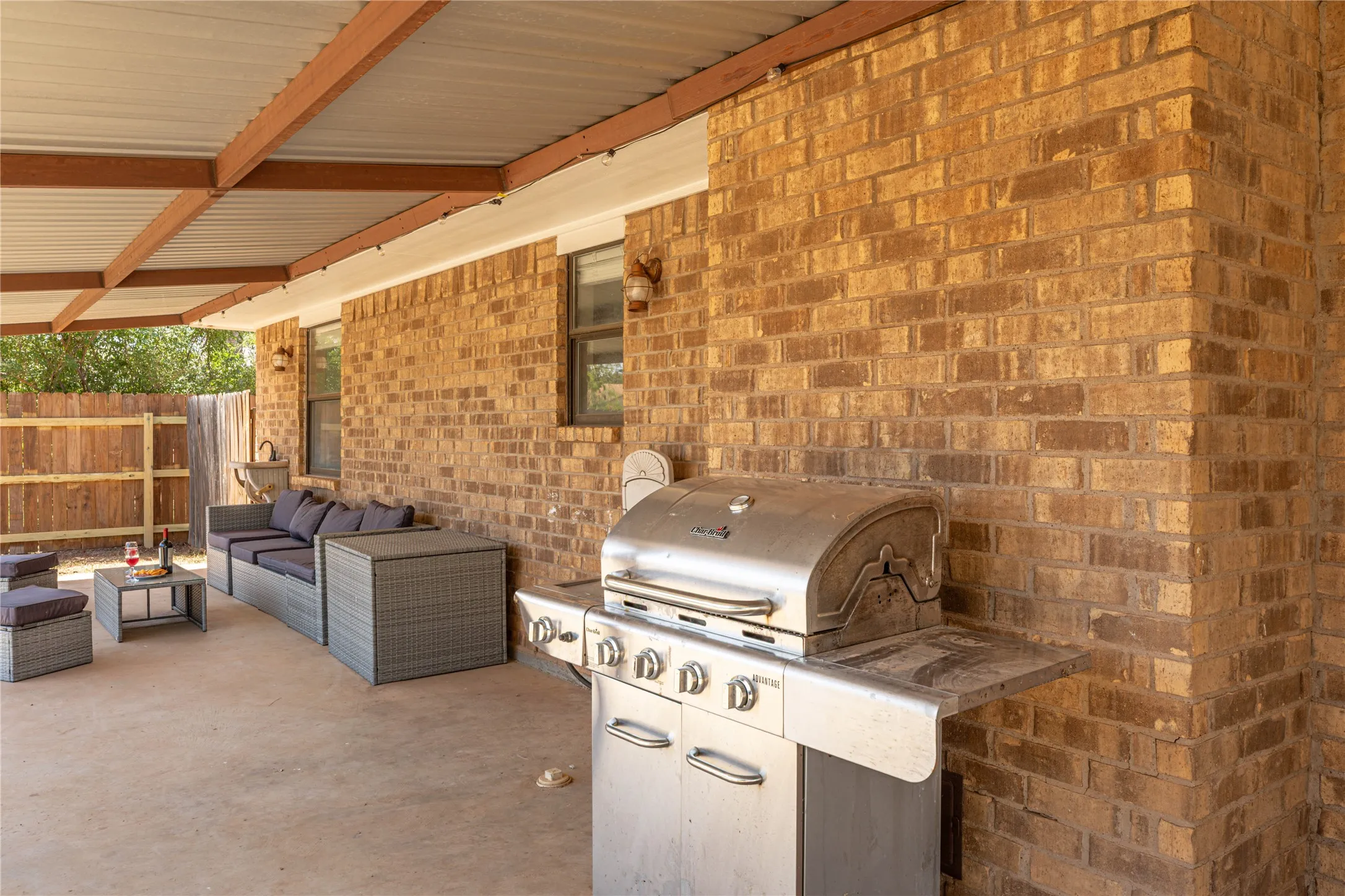 Single Family Residence For Rent in Taylor County , 2317 Kerry Lane, Abilene, Texas 79606, 4 Bedroom, 2 Bathroom, 1 Garage spaces, 1,973 Sqft, built in 1980, mls#21363429, Real Estate Agent in Abilene, Homes For Rent in Taylor county, Homes For Rent in Abilene, Realtor in Abilene Texas, Real Estate Brokerage Independent Realty Texas, Luminita Cordes Realtor