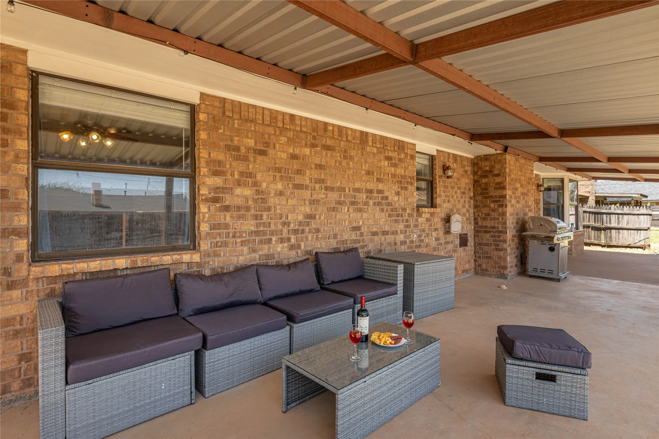 Single Family Residence For Rent in Taylor County , 2317 Kerry Lane, Abilene, Texas 79606, 4 Bedroom, 2 Bathroom, 1 Garage spaces, 1,973 Sqft, built in 1980, mls#21363429, Real Estate Agent in Abilene, Homes For Rent in Taylor county, Homes For Rent in Abilene, Realtor in Abilene Texas, Real Estate Brokerage Independent Realty Texas, Luminita Cordes Realtor