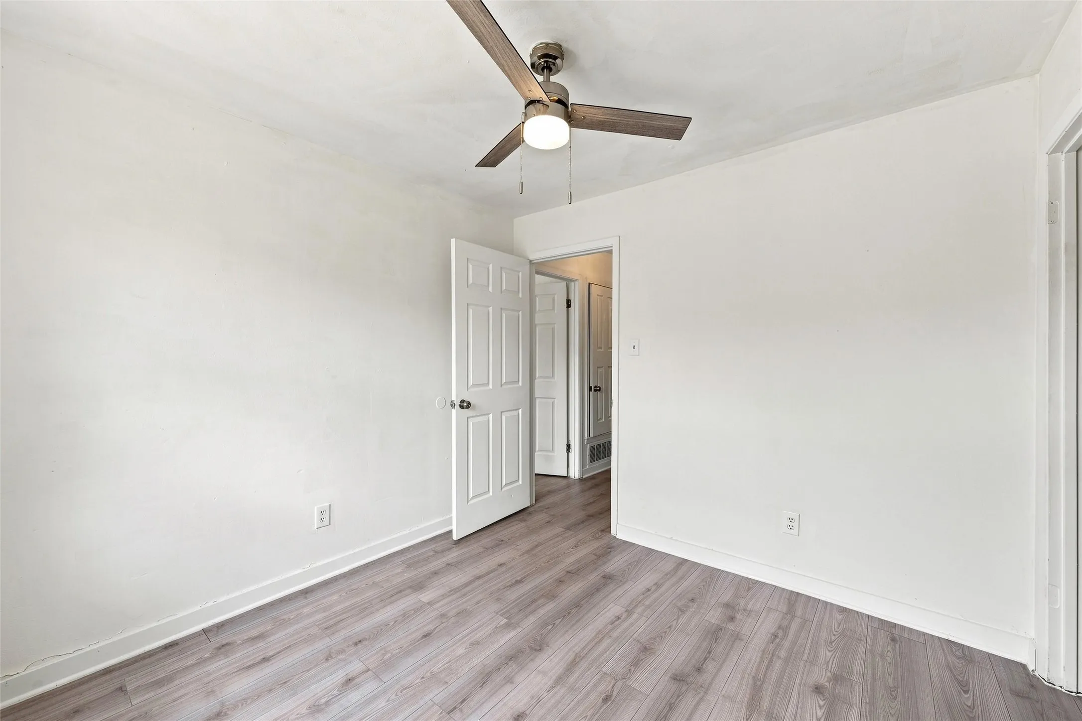 Single Family Residence For Sale in Bell County , 1508 Bowie Court, Killeen, Texas 76541, 3 Bedroom, 2 Bathroom, Garage spaces, 1,443 Sqft, built in 1964, mls#21363173, Real Estate Agent in Killeen, Homes For Sale in Bell county, Homes For Sale in Killeen, Realtor in Killeen Texas, Real Estate Brokerage Independent Realty Texas, Luminita Cordes Realtor