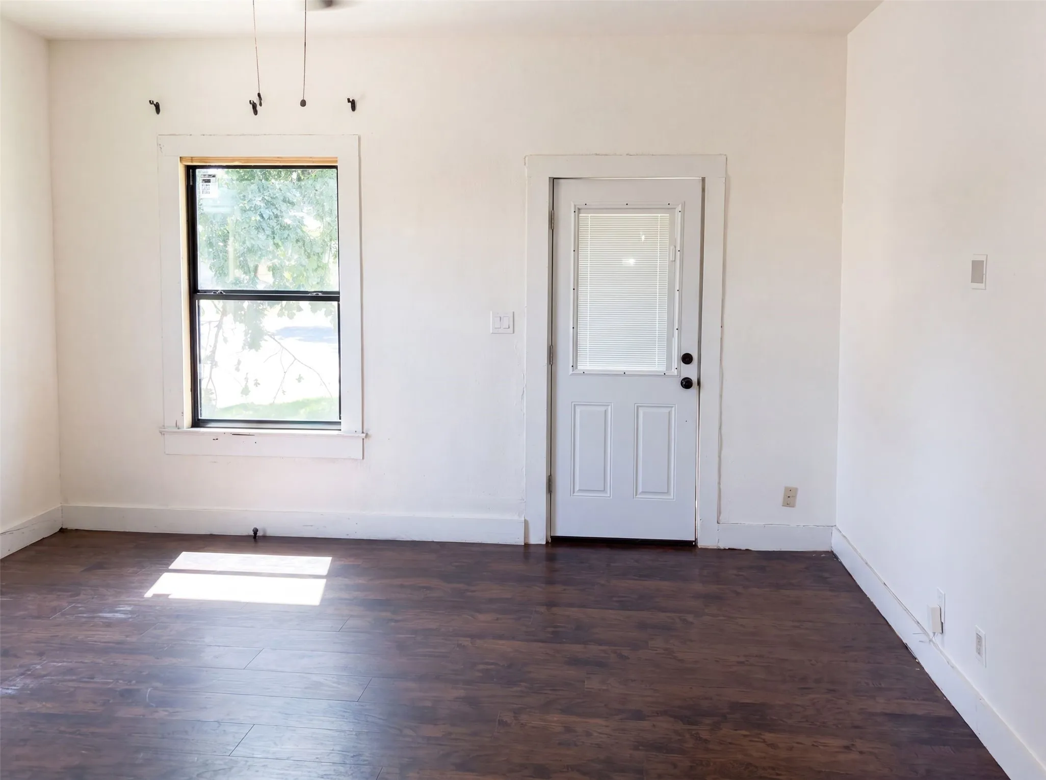 Single Family Residence For Sale in Baylor County , 606 N Cedar Street, Seymour, Texas 76380, 3 Bedroom, 1 Bathroom, Garage spaces, 1,239 Sqft, built in 1948, mls#21363118, Real Estate Agent in Seymour, Homes For Sale in Baylor county, Homes For Sale in Seymour, Realtor in Seymour Texas, Real Estate Brokerage Independent Realty Texas, Luminita Cordes Realtor