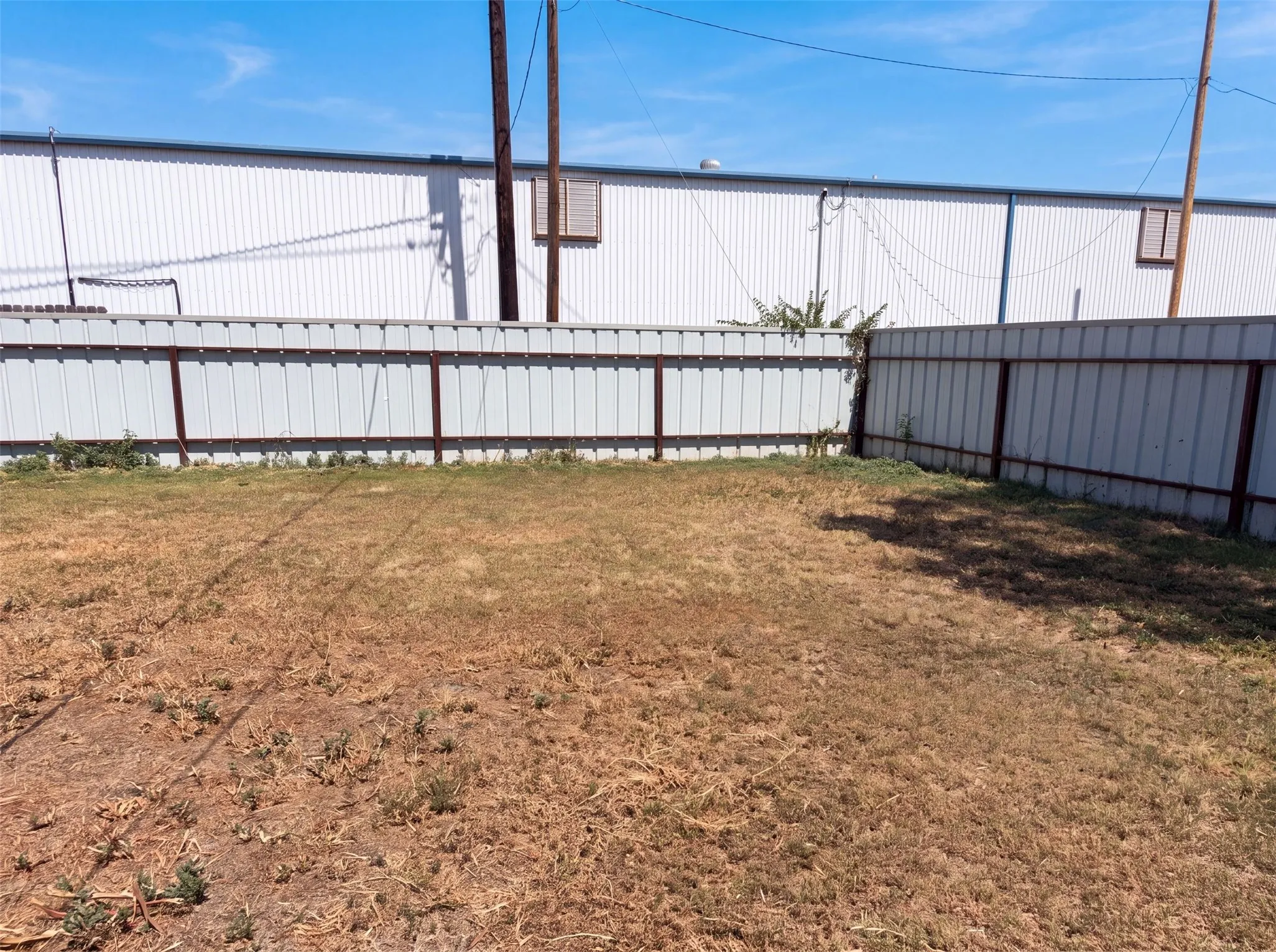 Single Family Residence For Sale in Baylor County , 606 N Cedar Street, Seymour, Texas 76380, 3 Bedroom, 1 Bathroom, Garage spaces, 1,239 Sqft, built in 1948, mls#21363118, Real Estate Agent in Seymour, Homes For Sale in Baylor county, Homes For Sale in Seymour, Realtor in Seymour Texas, Real Estate Brokerage Independent Realty Texas, Luminita Cordes Realtor