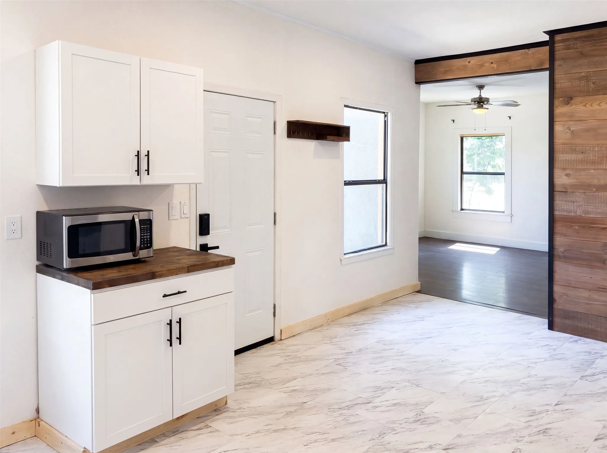 Single Family Residence For Sale in Baylor County , 606 N Cedar Street, Seymour, Texas 76380, 3 Bedroom, 1 Bathroom, Garage spaces, 1,239 Sqft, built in 1948, mls#21363118, Real Estate Agent in Seymour, Homes For Sale in Baylor county, Homes For Sale in Seymour, Realtor in Seymour Texas, Real Estate Brokerage Independent Realty Texas, Luminita Cordes Realtor