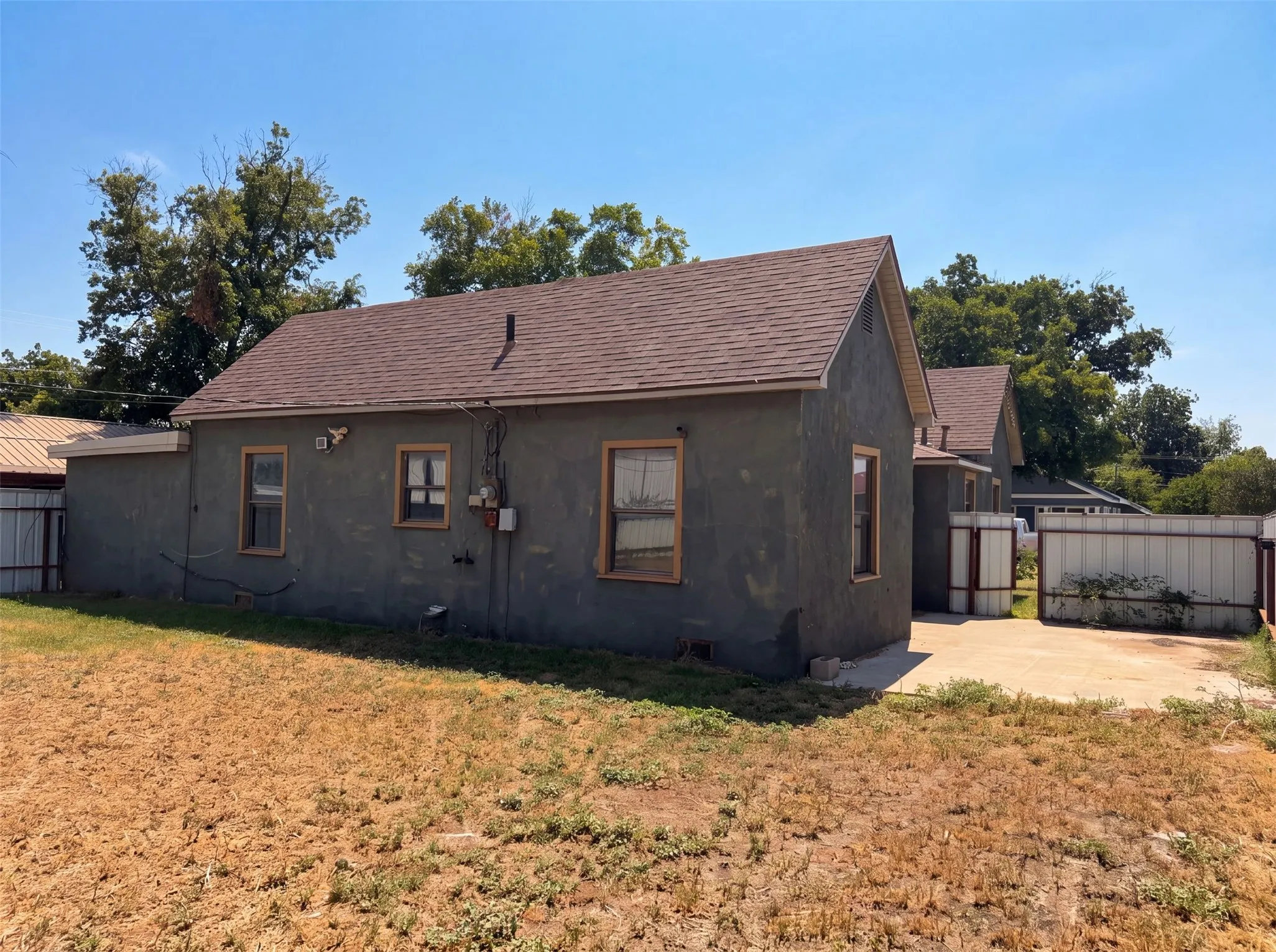 Single Family Residence For Sale in Baylor County , 606 N Cedar Street, Seymour, Texas 76380, 3 Bedroom, 1 Bathroom, Garage spaces, 1,239 Sqft, built in 1948, mls#21363118, Real Estate Agent in Seymour, Homes For Sale in Baylor county, Homes For Sale in Seymour, Realtor in Seymour Texas, Real Estate Brokerage Independent Realty Texas, Luminita Cordes Realtor