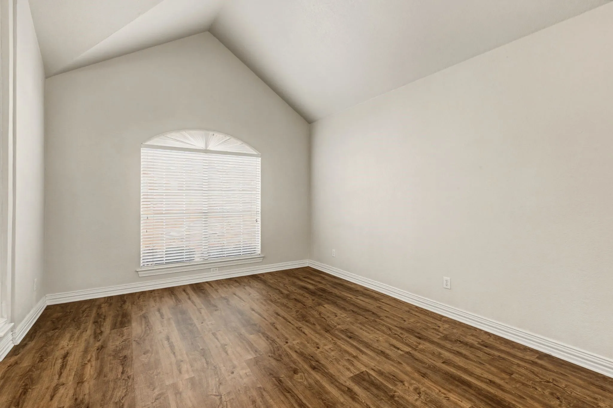Single Family Residence For Sale in Dallas County , 1610 Lakeland Park Drive, Garland, Texas 75043, 4 Bedroom, 5 Bathroom, 2 Garage spaces, 3,290 Sqft, built in 1999, mls#21363440, Real Estate Agent in Garland, Homes For Sale in Dallas county, Homes For Sale in Garland, Realtor in Garland Texas, Real Estate Brokerage Independent Realty Texas, Luminita Cordes Realtor