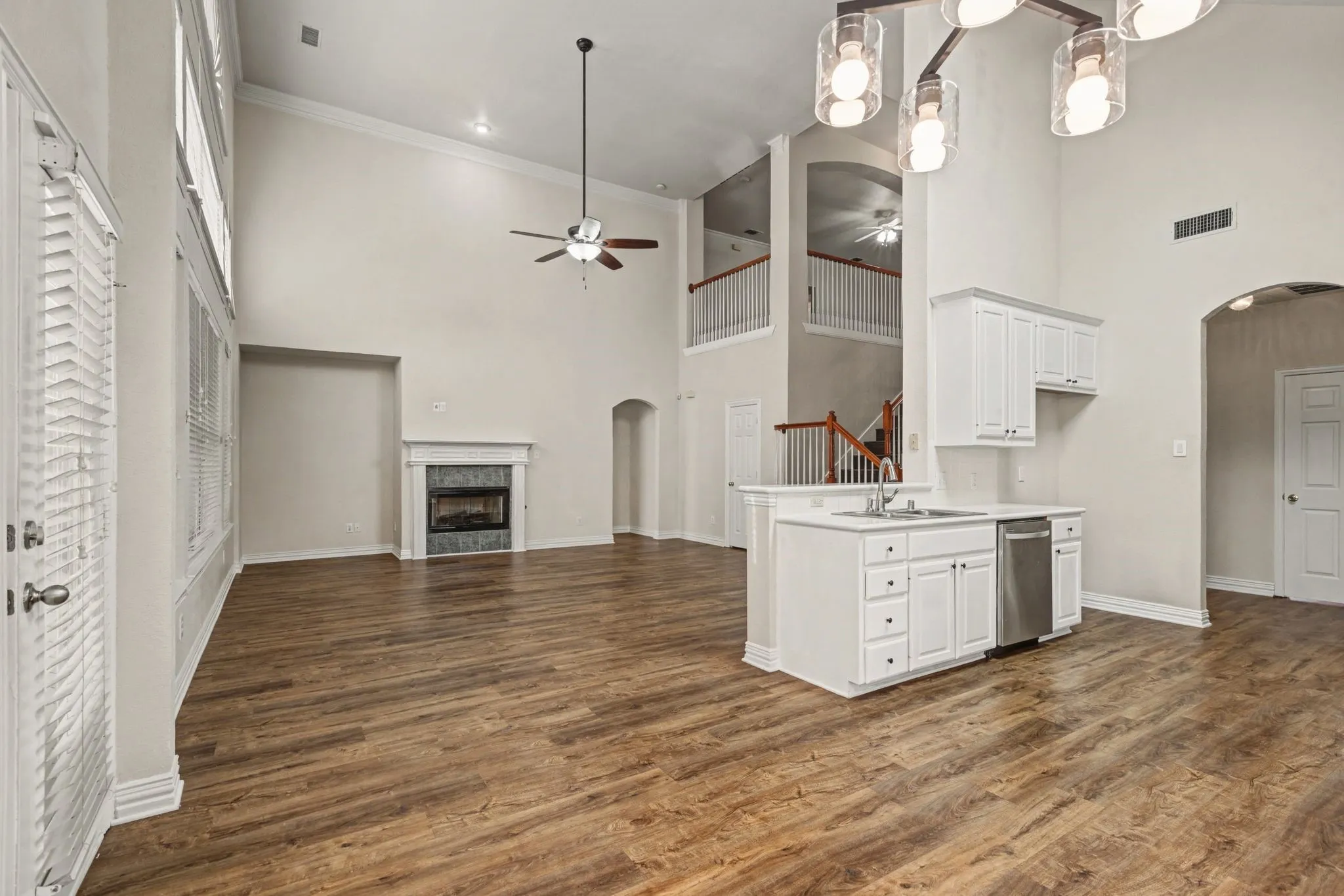 Single Family Residence For Sale in Dallas County , 1610 Lakeland Park Drive, Garland, Texas 75043, 4 Bedroom, 5 Bathroom, 2 Garage spaces, 3,290 Sqft, built in 1999, mls#21363440, Real Estate Agent in Garland, Homes For Sale in Dallas county, Homes For Sale in Garland, Realtor in Garland Texas, Real Estate Brokerage Independent Realty Texas, Luminita Cordes Realtor