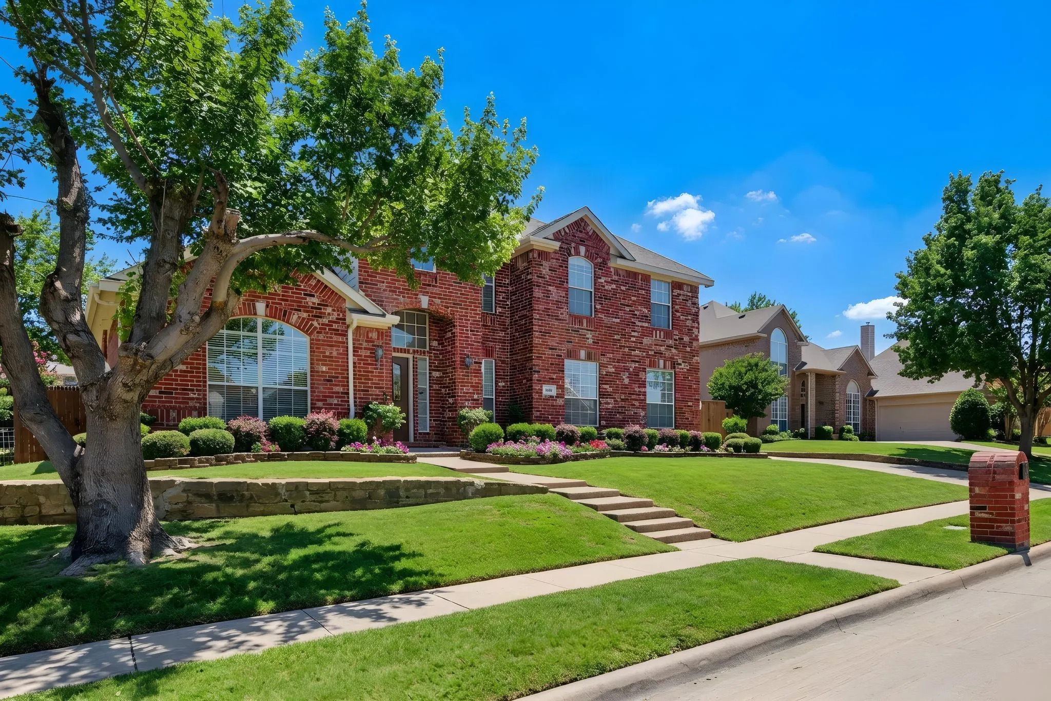 Single Family Residence For Sale in Dallas County , 1610 Lakeland Park Drive, Garland, Texas 75043, 4 Bedroom, 5 Bathroom, 2 Garage spaces, 3,290 Sqft, built in 1999, mls#21363440, Real Estate Agent in Garland, Homes For Sale in Dallas county, Homes For Sale in Garland, Realtor in Garland Texas, Real Estate Brokerage Independent Realty Texas, Luminita Cordes Realtor