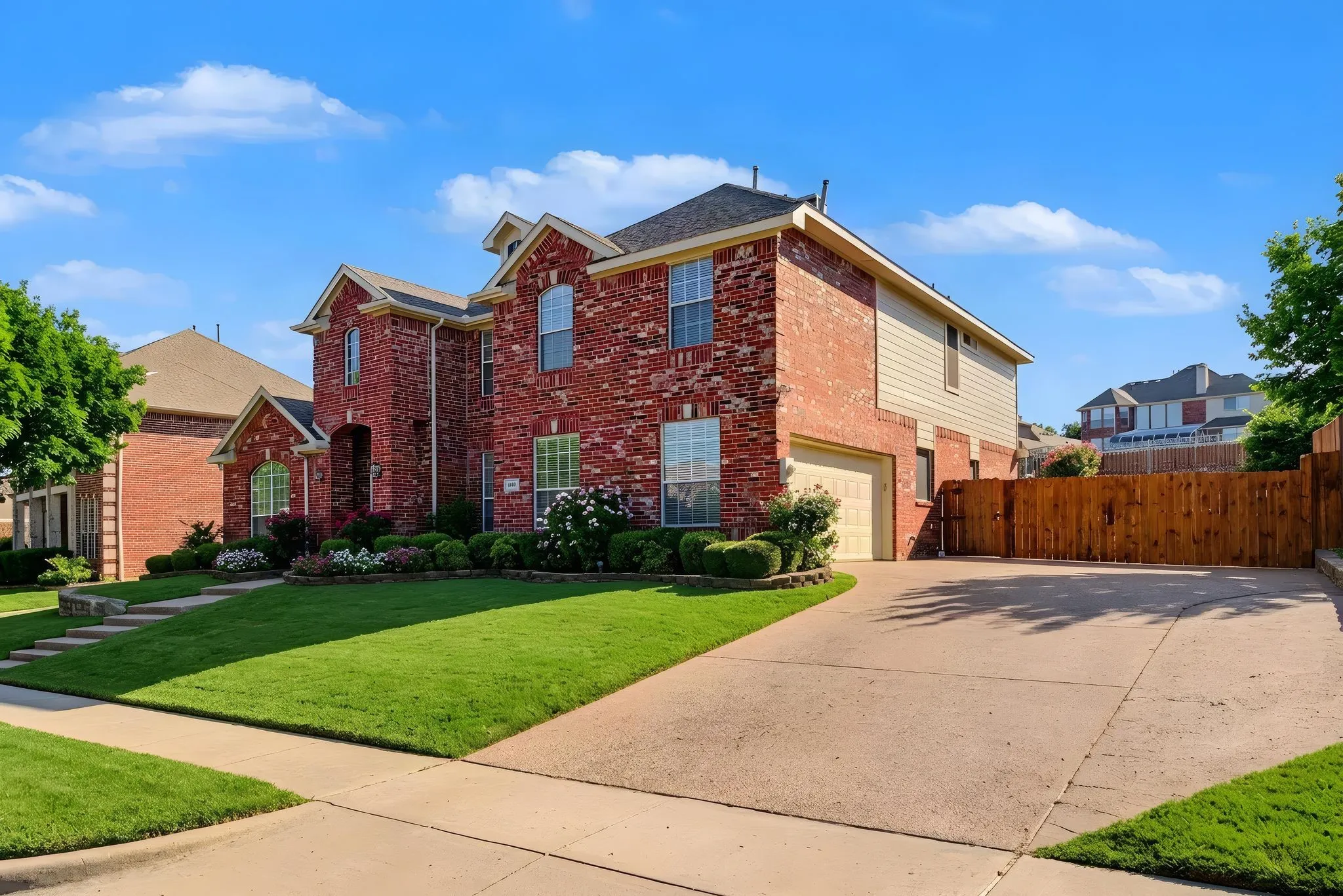 Single Family Residence For Sale in Dallas County , 1610 Lakeland Park Drive, Garland, Texas 75043, 4 Bedroom, 5 Bathroom, 2 Garage spaces, 3,290 Sqft, built in 1999, mls#21363440, Real Estate Agent in Garland, Homes For Sale in Dallas county, Homes For Sale in Garland, Realtor in Garland Texas, Real Estate Brokerage Independent Realty Texas, Luminita Cordes Realtor