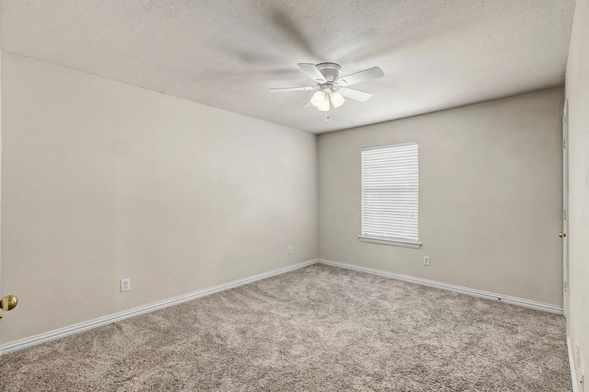 Single Family Residence For Sale in Dallas County , 1610 Lakeland Park Drive, Garland, Texas 75043, 4 Bedroom, 5 Bathroom, 2 Garage spaces, 3,290 Sqft, built in 1999, mls#21363440, Real Estate Agent in Garland, Homes For Sale in Dallas county, Homes For Sale in Garland, Realtor in Garland Texas, Real Estate Brokerage Independent Realty Texas, Luminita Cordes Realtor