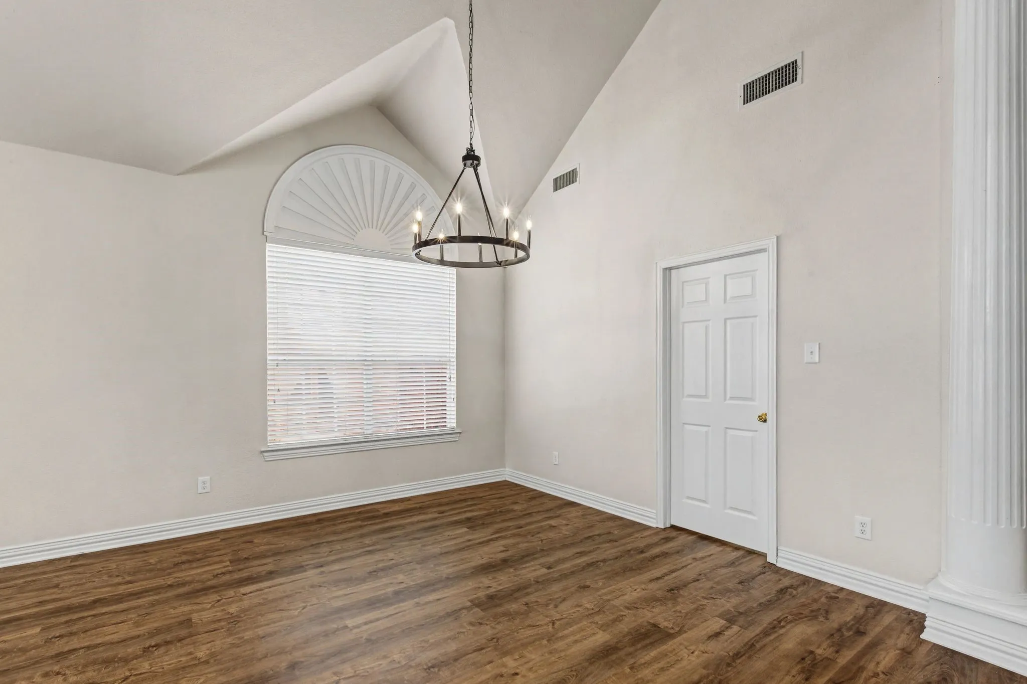 Single Family Residence For Sale in Dallas County , 1610 Lakeland Park Drive, Garland, Texas 75043, 4 Bedroom, 5 Bathroom, 2 Garage spaces, 3,290 Sqft, built in 1999, mls#21363440, Real Estate Agent in Garland, Homes For Sale in Dallas county, Homes For Sale in Garland, Realtor in Garland Texas, Real Estate Brokerage Independent Realty Texas, Luminita Cordes Realtor