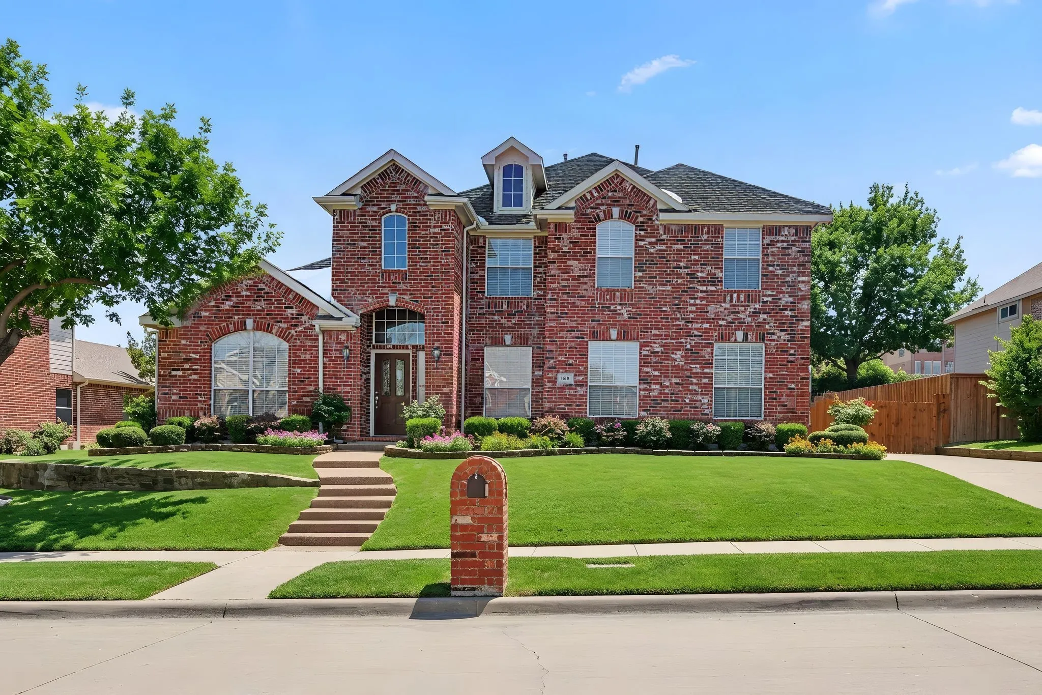 Single Family Residence For Sale in Dallas County , 1610 Lakeland Park Drive, Garland, Texas 75043, 4 Bedroom, 5 Bathroom, 2 Garage spaces, 3,290 Sqft, built in 1999, mls#21363440, Real Estate Agent in Garland, Homes For Sale in Dallas county, Homes For Sale in Garland, Realtor in Garland Texas, Real Estate Brokerage Independent Realty Texas, Luminita Cordes Realtor