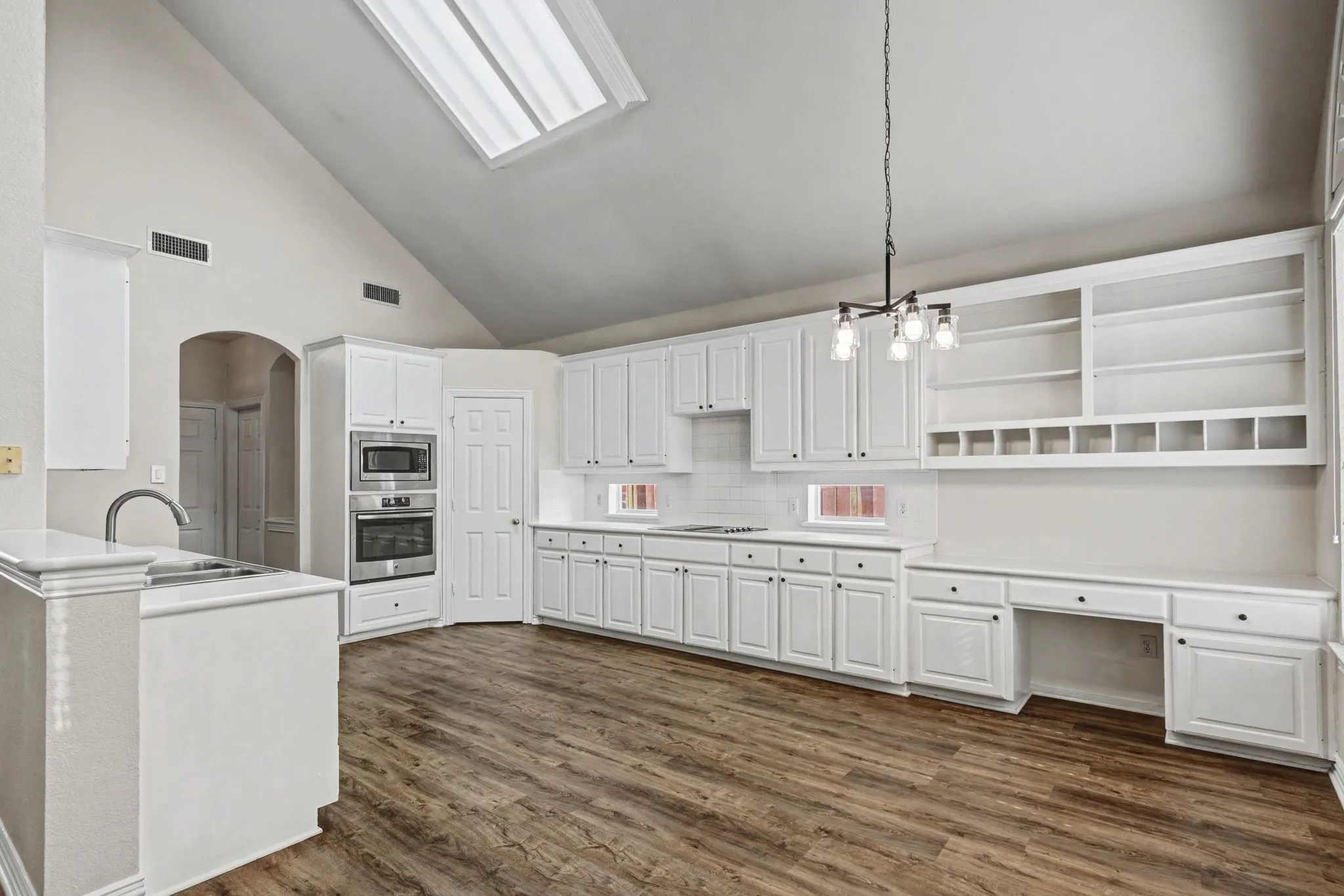 Single Family Residence For Sale in Dallas County , 1610 Lakeland Park Drive, Garland, Texas 75043, 4 Bedroom, 5 Bathroom, 2 Garage spaces, 3,290 Sqft, built in 1999, mls#21363440, Real Estate Agent in Garland, Homes For Sale in Dallas county, Homes For Sale in Garland, Realtor in Garland Texas, Real Estate Brokerage Independent Realty Texas, Luminita Cordes Realtor