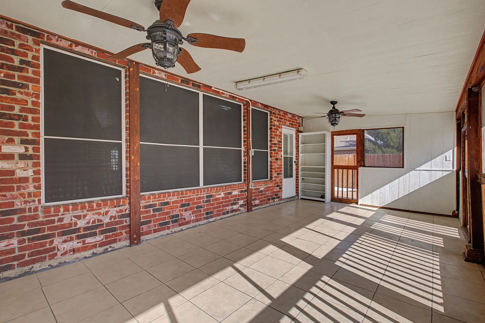 Single Family Residence For Sale in Dallas County , 1610 Lakeland Park Drive, Garland, Texas 75043, 4 Bedroom, 5 Bathroom, 2 Garage spaces, 3,290 Sqft, built in 1999, mls#21363440, Real Estate Agent in Garland, Homes For Sale in Dallas county, Homes For Sale in Garland, Realtor in Garland Texas, Real Estate Brokerage Independent Realty Texas, Luminita Cordes Realtor