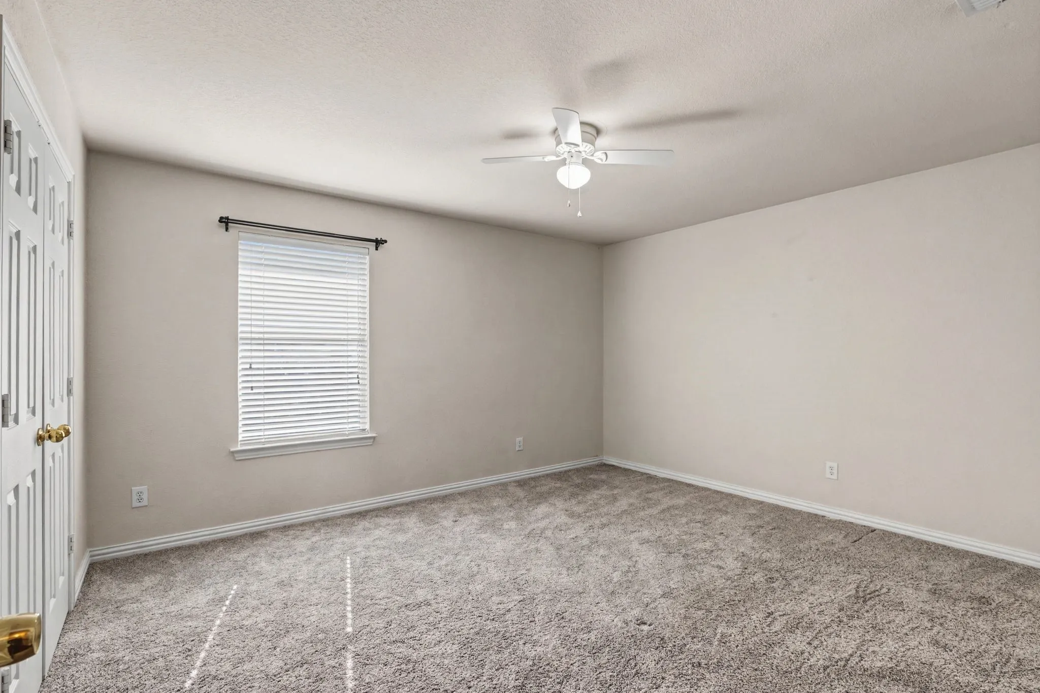Single Family Residence For Sale in Dallas County , 1610 Lakeland Park Drive, Garland, Texas 75043, 4 Bedroom, 5 Bathroom, 2 Garage spaces, 3,290 Sqft, built in 1999, mls#21363440, Real Estate Agent in Garland, Homes For Sale in Dallas county, Homes For Sale in Garland, Realtor in Garland Texas, Real Estate Brokerage Independent Realty Texas, Luminita Cordes Realtor
