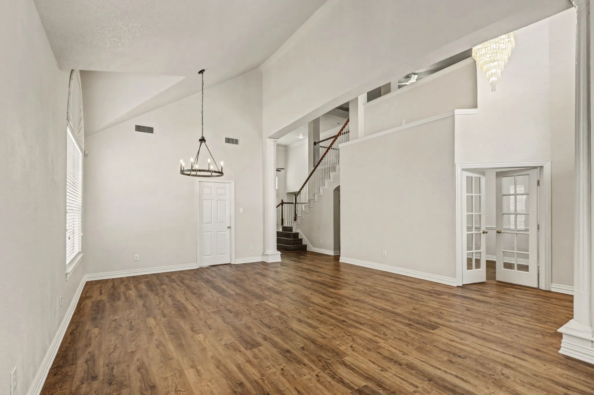 Single Family Residence For Sale in Dallas County , 1610 Lakeland Park Drive, Garland, Texas 75043, 4 Bedroom, 5 Bathroom, 2 Garage spaces, 3,290 Sqft, built in 1999, mls#21363440, Real Estate Agent in Garland, Homes For Sale in Dallas county, Homes For Sale in Garland, Realtor in Garland Texas, Real Estate Brokerage Independent Realty Texas, Luminita Cordes Realtor
