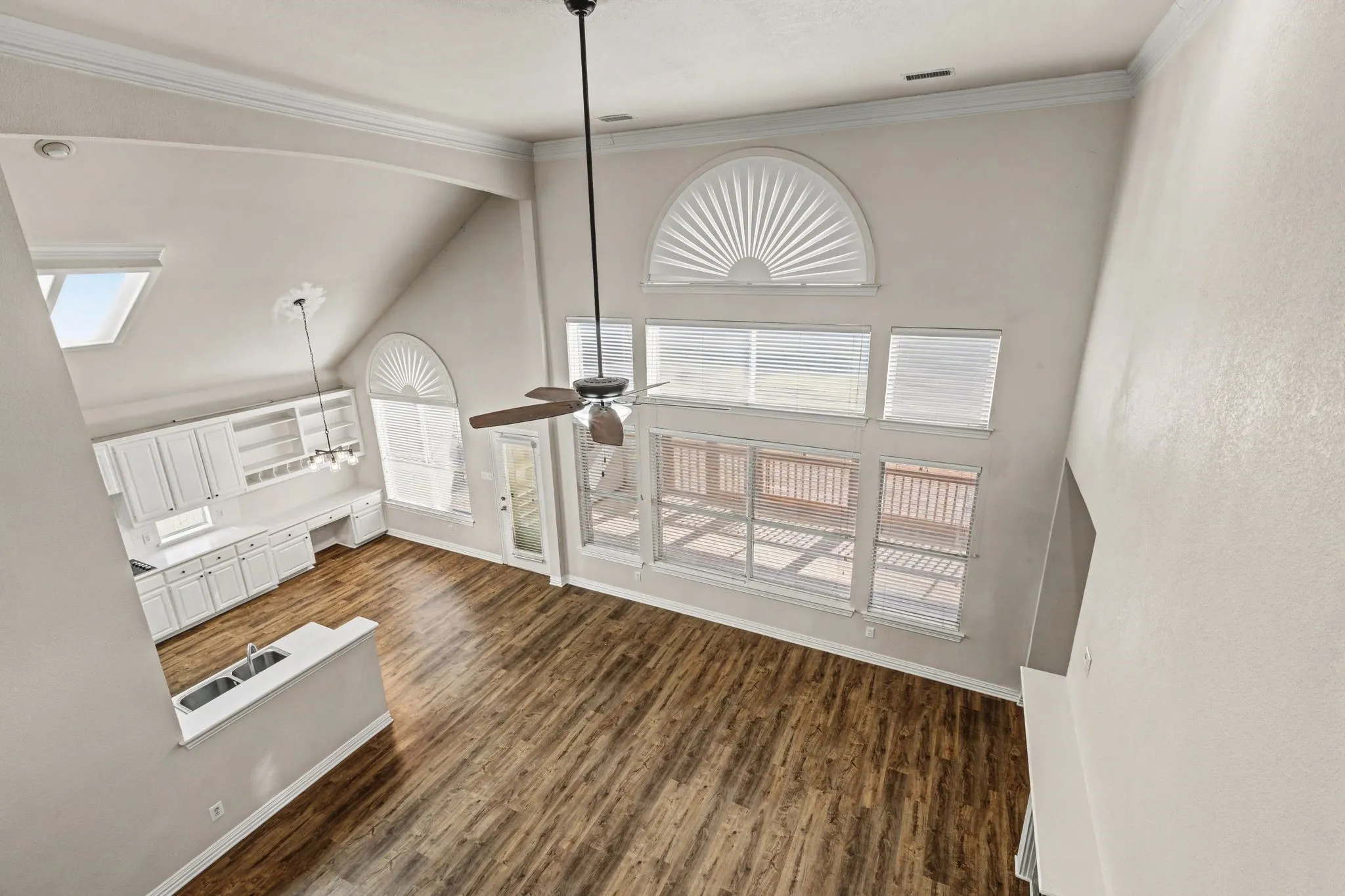 Single Family Residence For Sale in Dallas County , 1610 Lakeland Park Drive, Garland, Texas 75043, 4 Bedroom, 5 Bathroom, 2 Garage spaces, 3,290 Sqft, built in 1999, mls#21363440, Real Estate Agent in Garland, Homes For Sale in Dallas county, Homes For Sale in Garland, Realtor in Garland Texas, Real Estate Brokerage Independent Realty Texas, Luminita Cordes Realtor