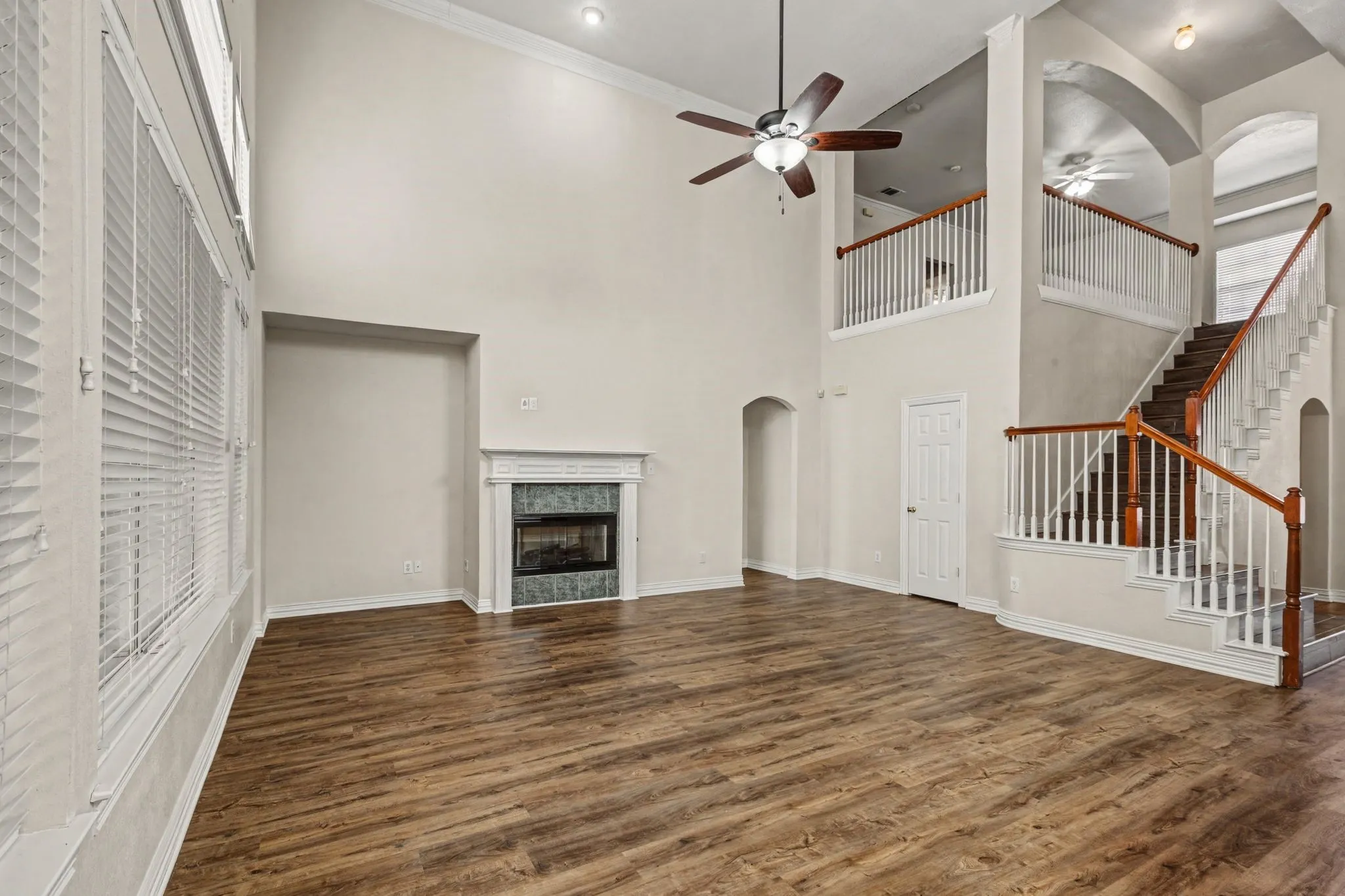 Single Family Residence For Sale in Dallas County , 1610 Lakeland Park Drive, Garland, Texas 75043, 4 Bedroom, 5 Bathroom, 2 Garage spaces, 3,290 Sqft, built in 1999, mls#21363440, Real Estate Agent in Garland, Homes For Sale in Dallas county, Homes For Sale in Garland, Realtor in Garland Texas, Real Estate Brokerage Independent Realty Texas, Luminita Cordes Realtor