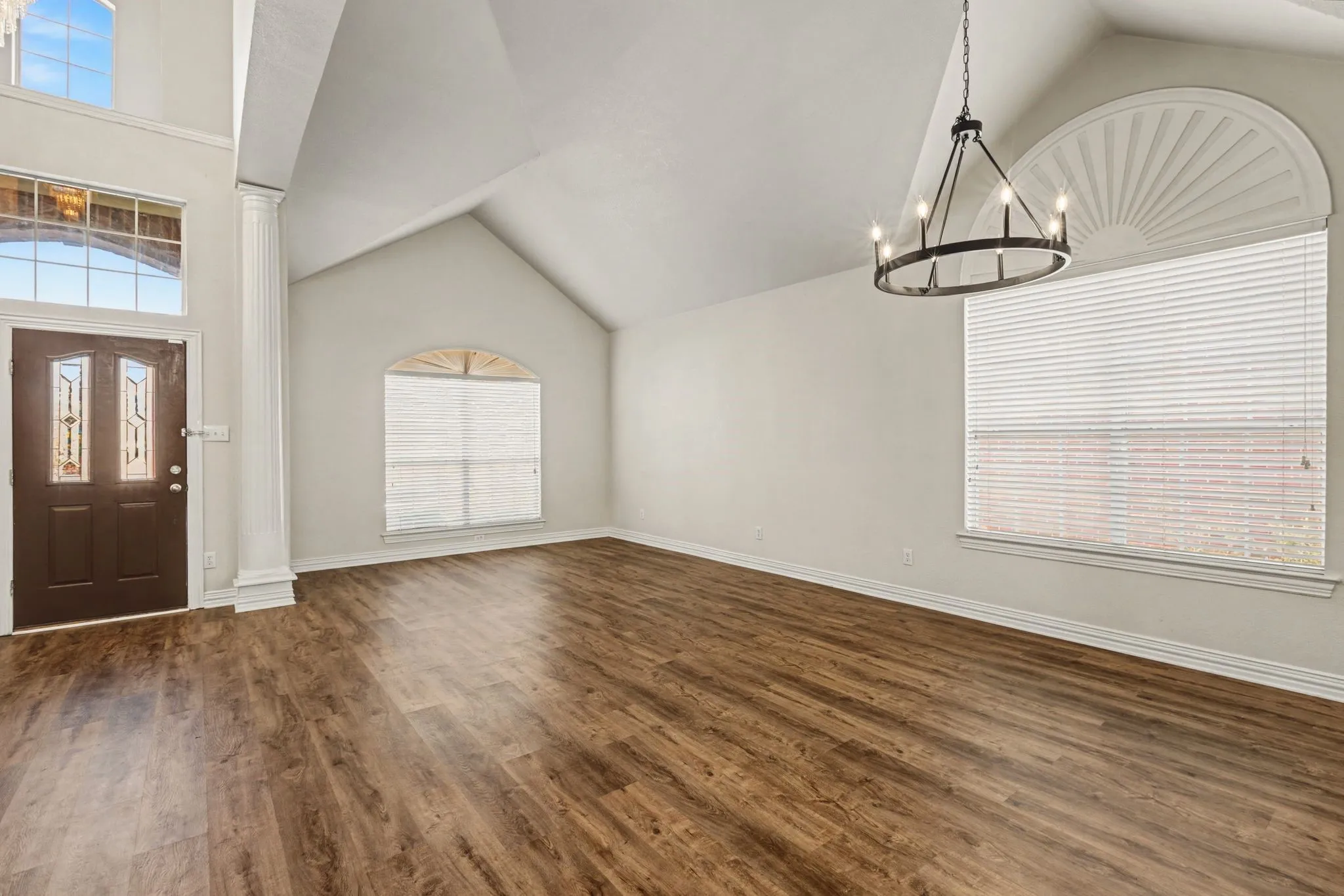 Single Family Residence For Sale in Dallas County , 1610 Lakeland Park Drive, Garland, Texas 75043, 4 Bedroom, 5 Bathroom, 2 Garage spaces, 3,290 Sqft, built in 1999, mls#21363440, Real Estate Agent in Garland, Homes For Sale in Dallas county, Homes For Sale in Garland, Realtor in Garland Texas, Real Estate Brokerage Independent Realty Texas, Luminita Cordes Realtor