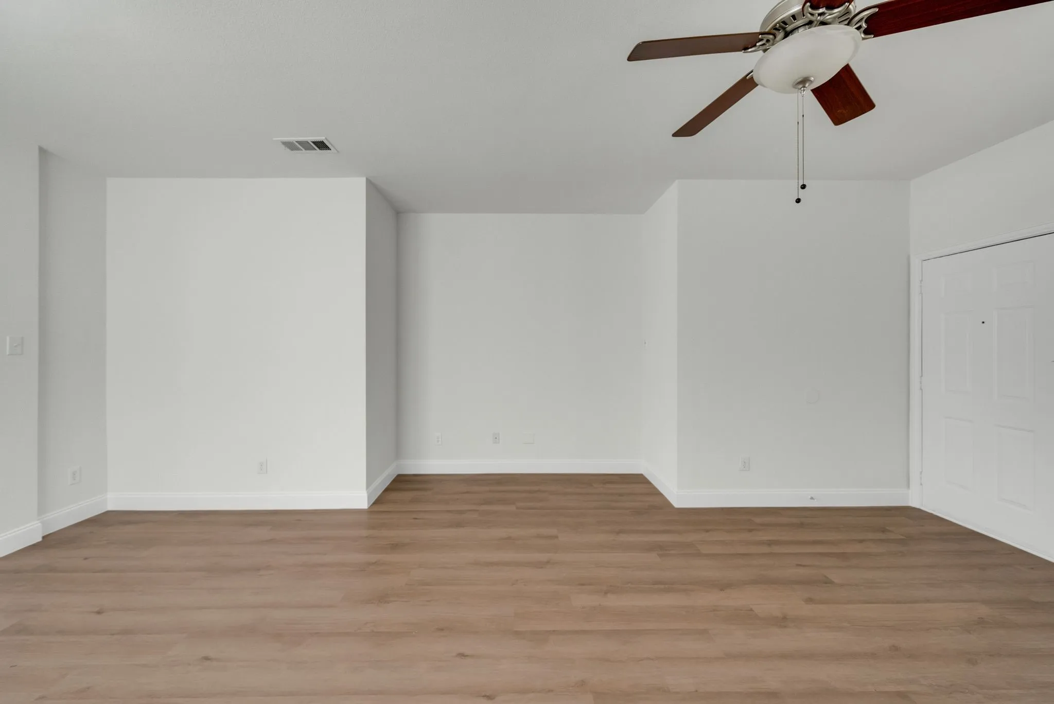 Single Family Residence For Sale in Denton County , 9810 Walnut Hill Drive, Providence Village, Texas 76227, 3 Bedroom, 3 Bathroom, 2 Garage spaces, 1,676 Sqft, built in 2002, Price $280,000, mls#21356937, Real Estate Agent in Providence Village, Homes For Sale in Denton county, Homes For Sale in Providence Village, Realtor in Providence Village Texas, Real Estate Brokerage Independent Realty Texas, Luminita Cordes Realtor