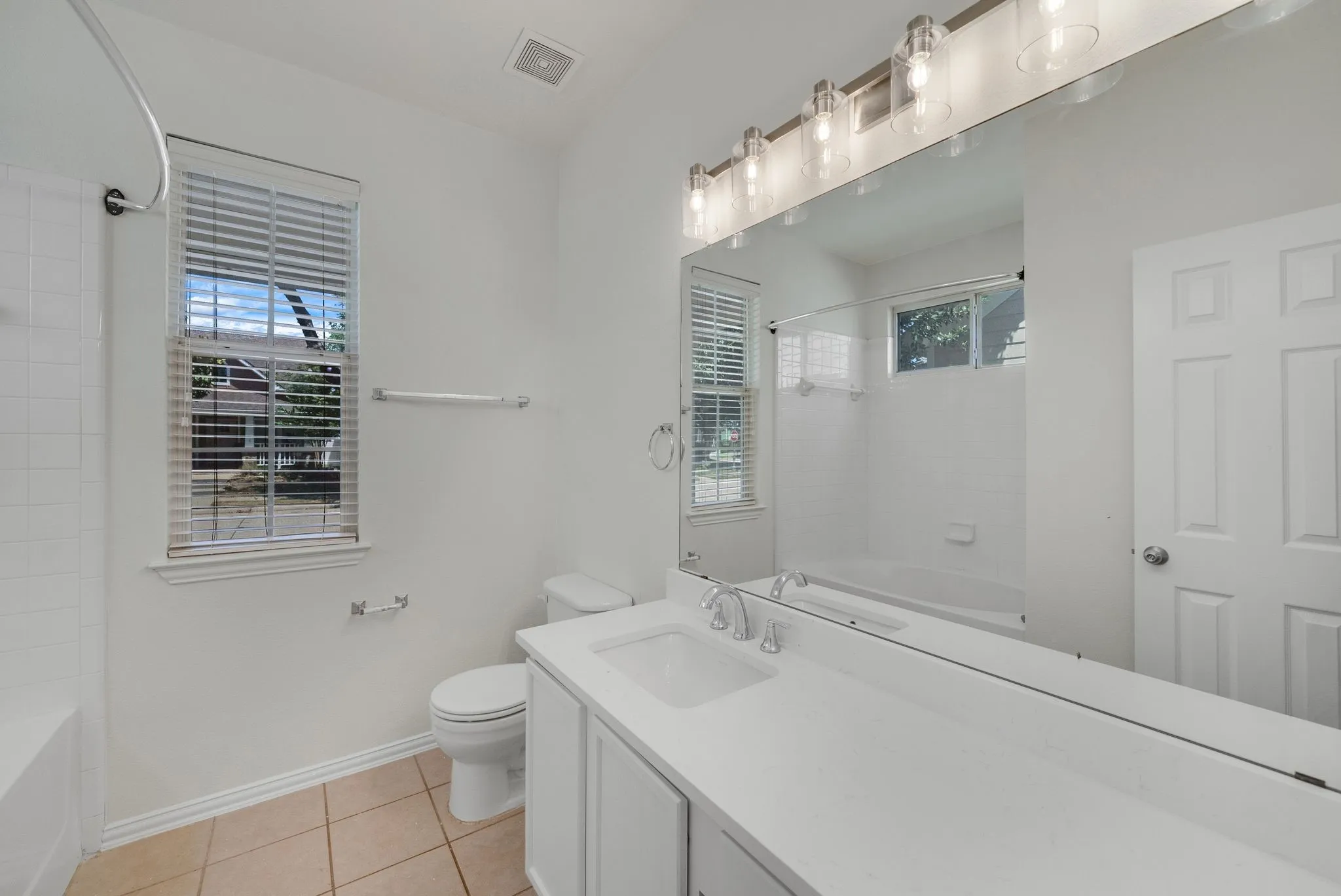 Single Family Residence For Sale in Denton County , 9810 Walnut Hill Drive, Providence Village, Texas 76227, 3 Bedroom, 3 Bathroom, 2 Garage spaces, 1,676 Sqft, built in 2002, Price $280,000, mls#21356937, Real Estate Agent in Providence Village, Homes For Sale in Denton county, Homes For Sale in Providence Village, Realtor in Providence Village Texas, Real Estate Brokerage Independent Realty Texas, Luminita Cordes Realtor