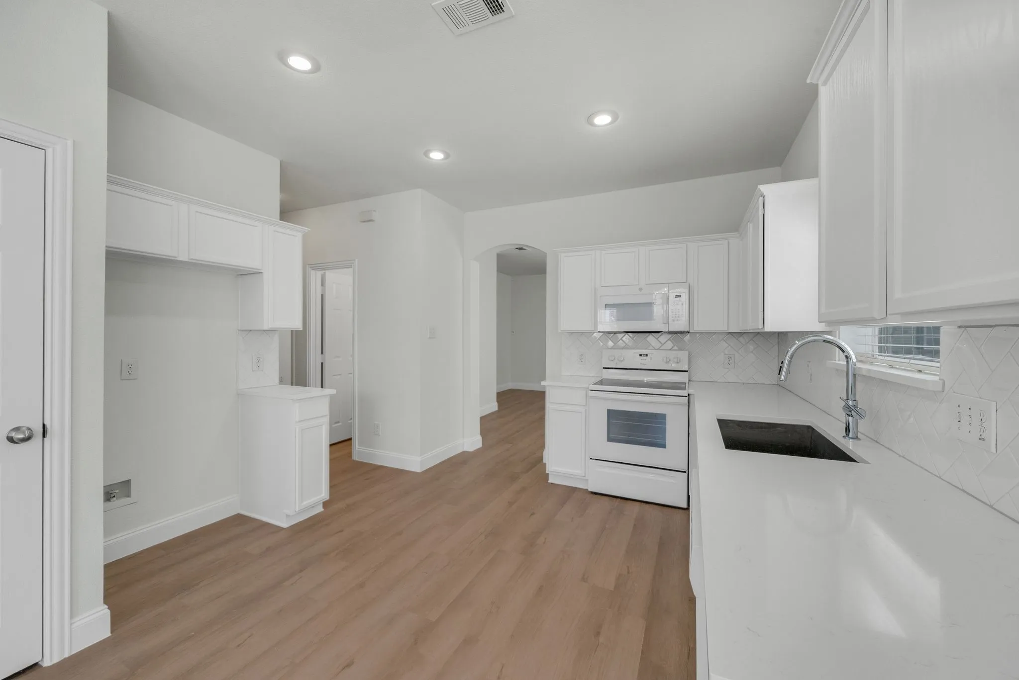 Single Family Residence For Sale in Denton County , 9810 Walnut Hill Drive, Providence Village, Texas 76227, 3 Bedroom, 3 Bathroom, 2 Garage spaces, 1,676 Sqft, built in 2002, Price $280,000, mls#21356937, Real Estate Agent in Providence Village, Homes For Sale in Denton county, Homes For Sale in Providence Village, Realtor in Providence Village Texas, Real Estate Brokerage Independent Realty Texas, Luminita Cordes Realtor