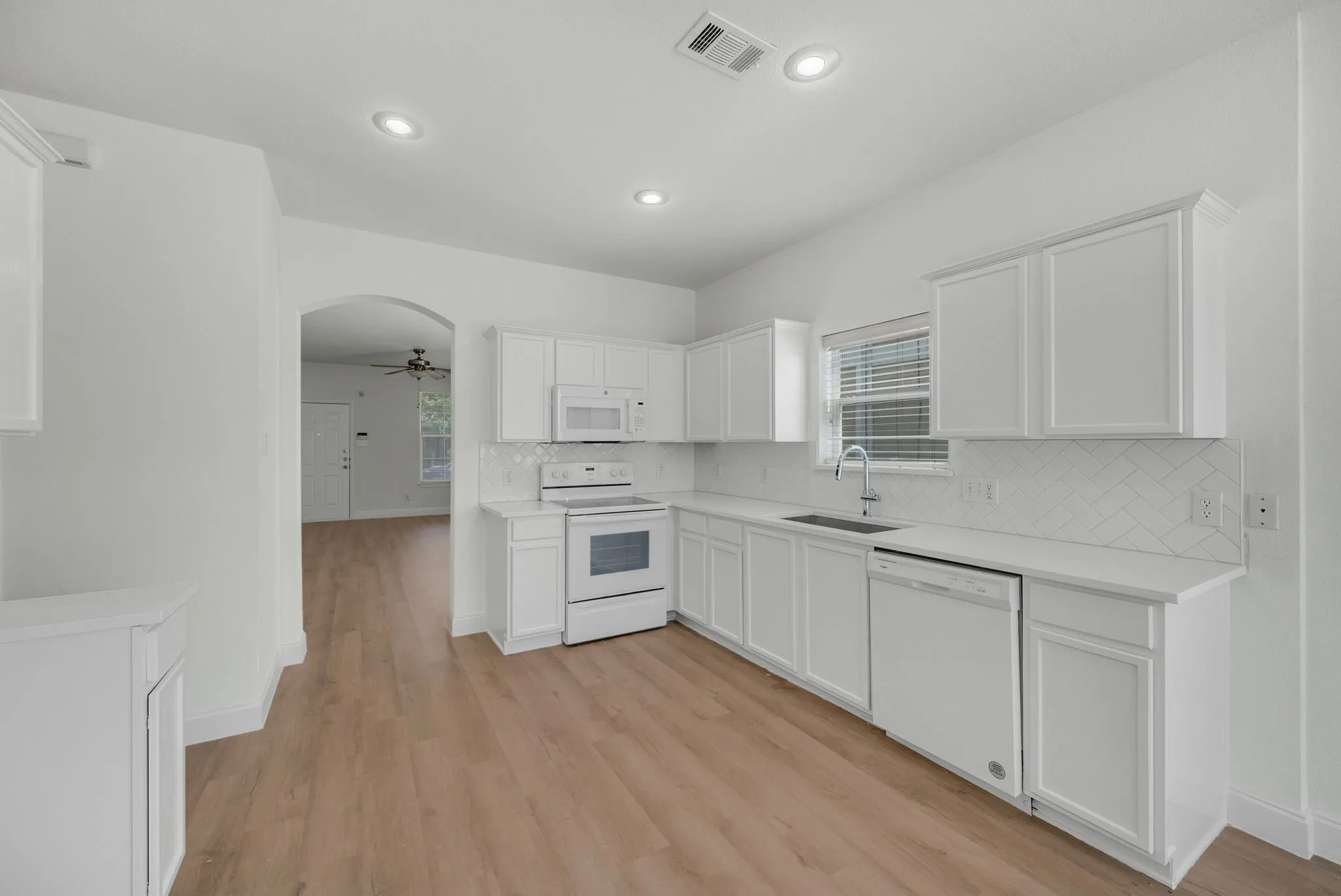 Single Family Residence For Sale in Denton County , 9810 Walnut Hill Drive, Providence Village, Texas 76227, 3 Bedroom, 3 Bathroom, 2 Garage spaces, 1,676 Sqft, built in 2002, Price $280,000, mls#21356937, Real Estate Agent in Providence Village, Homes For Sale in Denton county, Homes For Sale in Providence Village, Realtor in Providence Village Texas, Real Estate Brokerage Independent Realty Texas, Luminita Cordes Realtor