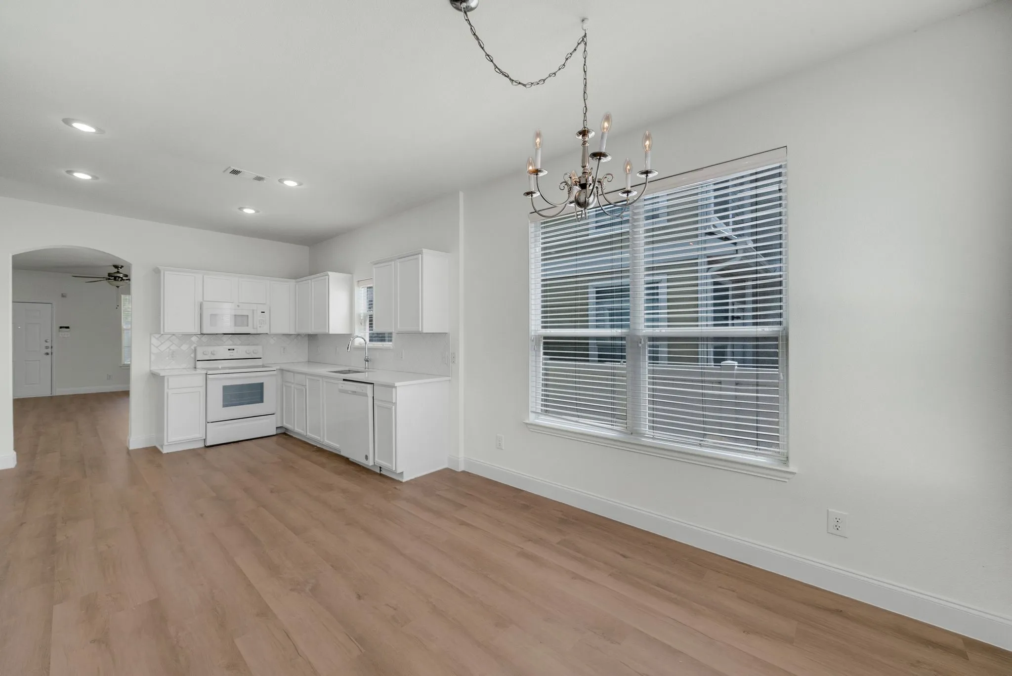 Single Family Residence For Sale in Denton County , 9810 Walnut Hill Drive, Providence Village, Texas 76227, 3 Bedroom, 3 Bathroom, 2 Garage spaces, 1,676 Sqft, built in 2002, Price $280,000, mls#21356937, Real Estate Agent in Providence Village, Homes For Sale in Denton county, Homes For Sale in Providence Village, Realtor in Providence Village Texas, Real Estate Brokerage Independent Realty Texas, Luminita Cordes Realtor