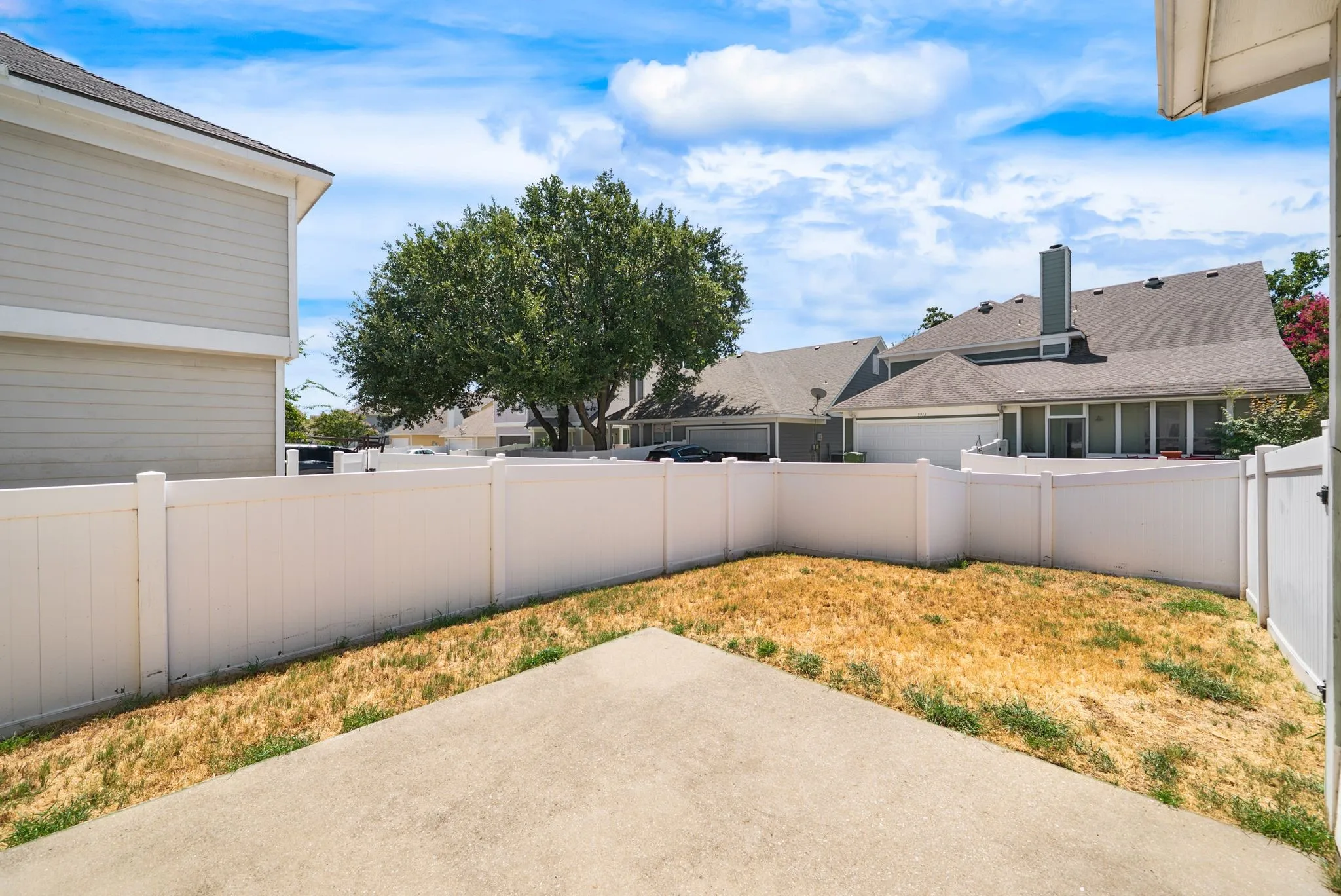 Single Family Residence For Sale in Denton County , 9810 Walnut Hill Drive, Providence Village, Texas 76227, 3 Bedroom, 3 Bathroom, 2 Garage spaces, 1,676 Sqft, built in 2002, Price $280,000, mls#21356937, Real Estate Agent in Providence Village, Homes For Sale in Denton county, Homes For Sale in Providence Village, Realtor in Providence Village Texas, Real Estate Brokerage Independent Realty Texas, Luminita Cordes Realtor