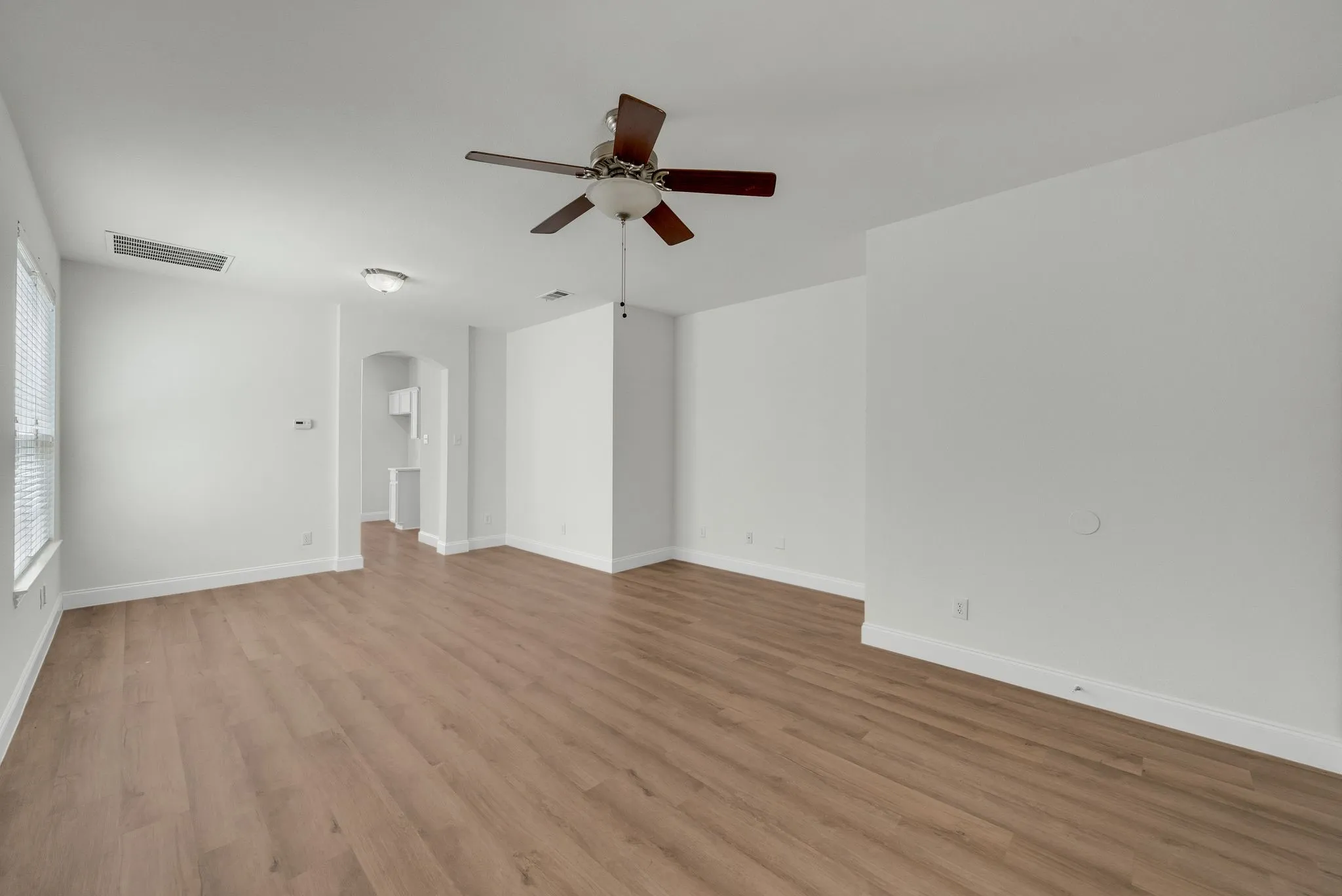 Single Family Residence For Sale in Denton County , 9810 Walnut Hill Drive, Providence Village, Texas 76227, 3 Bedroom, 3 Bathroom, 2 Garage spaces, 1,676 Sqft, built in 2002, Price $280,000, mls#21356937, Real Estate Agent in Providence Village, Homes For Sale in Denton county, Homes For Sale in Providence Village, Realtor in Providence Village Texas, Real Estate Brokerage Independent Realty Texas, Luminita Cordes Realtor