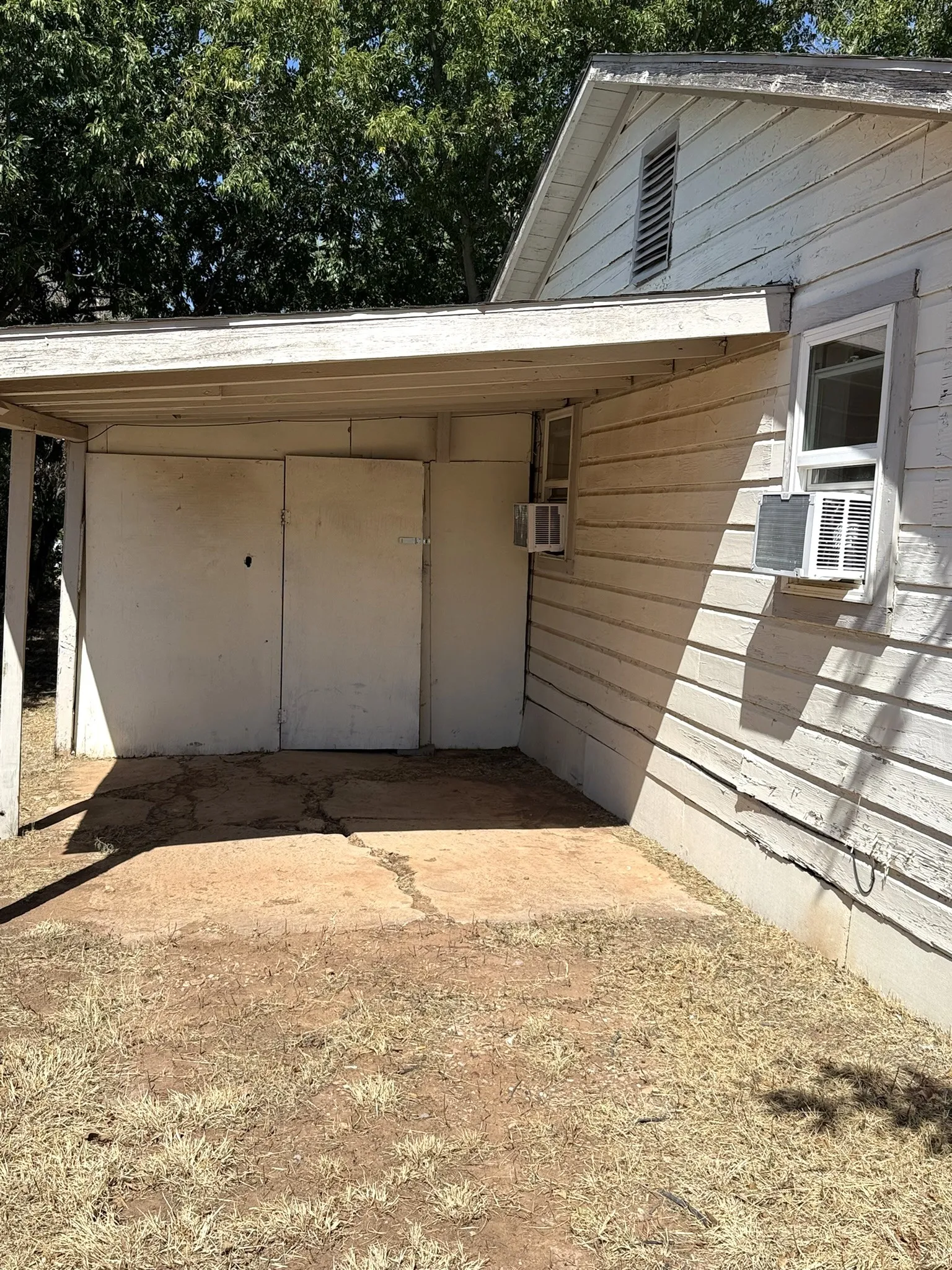 Single Family Residence For Sale in Taylor County , 1526 Sewell Street, Abilene, Texas 79605, 2 Bedroom, 1 Bathroom, Garage spaces, 984 Sqft, built in 1948, mls#21346450, Real Estate Agent in Abilene, Homes For Sale in Taylor county, Homes For Sale in Abilene, Realtor in Abilene Texas, Real Estate Brokerage Independent Realty Texas, Luminita Cordes Realtor