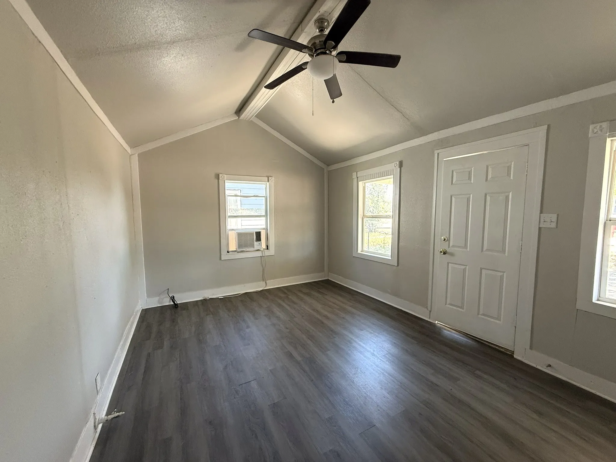 Single Family Residence For Sale in Taylor County , 1526 Sewell Street, Abilene, Texas 79605, 2 Bedroom, 1 Bathroom, Garage spaces, 984 Sqft, built in 1948, mls#21346450, Real Estate Agent in Abilene, Homes For Sale in Taylor county, Homes For Sale in Abilene, Realtor in Abilene Texas, Real Estate Brokerage Independent Realty Texas, Luminita Cordes Realtor