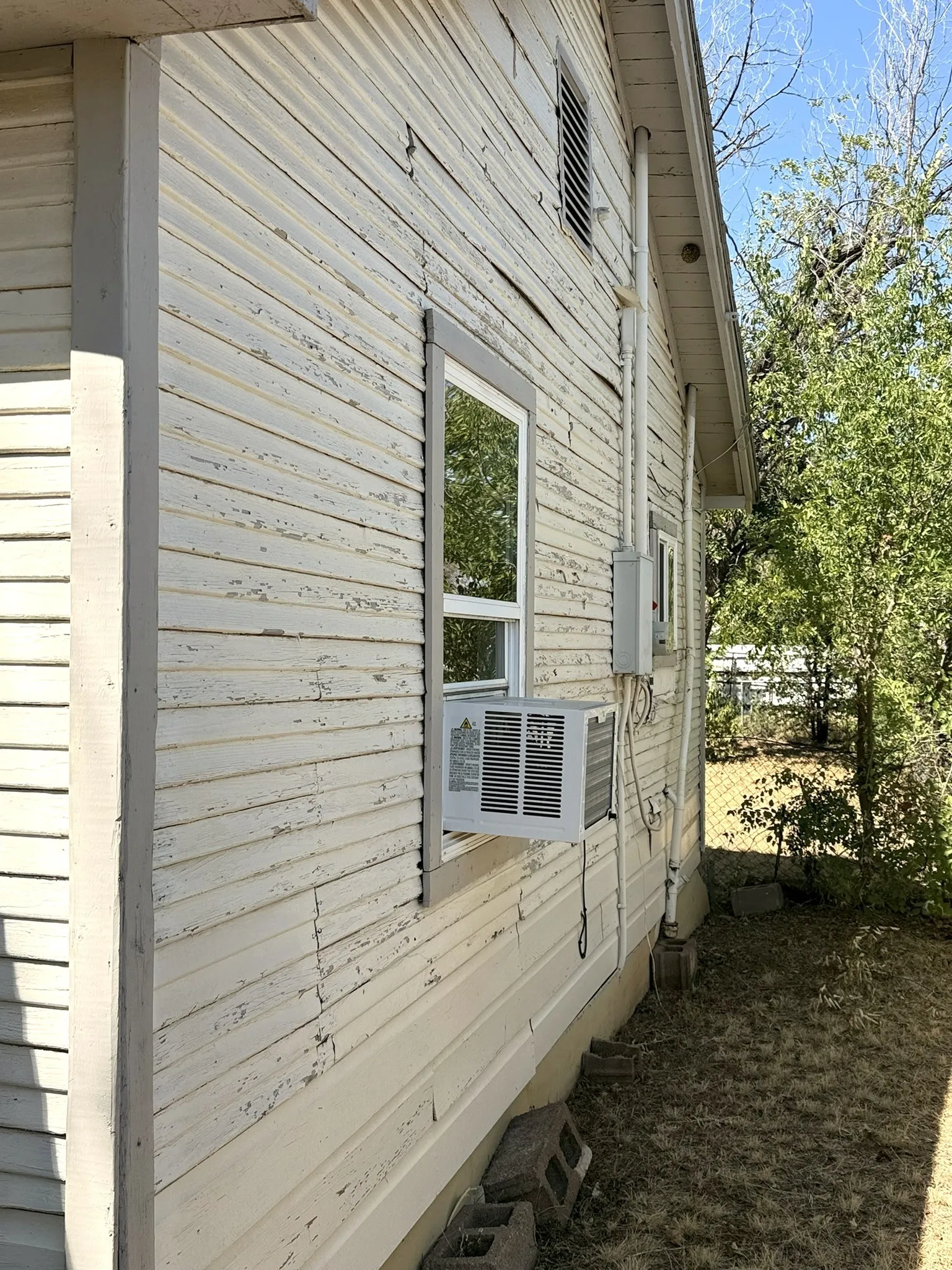 Single Family Residence For Sale in Taylor County , 1526 Sewell Street, Abilene, Texas 79605, 2 Bedroom, 1 Bathroom, Garage spaces, 984 Sqft, built in 1948, mls#21346450, Real Estate Agent in Abilene, Homes For Sale in Taylor county, Homes For Sale in Abilene, Realtor in Abilene Texas, Real Estate Brokerage Independent Realty Texas, Luminita Cordes Realtor