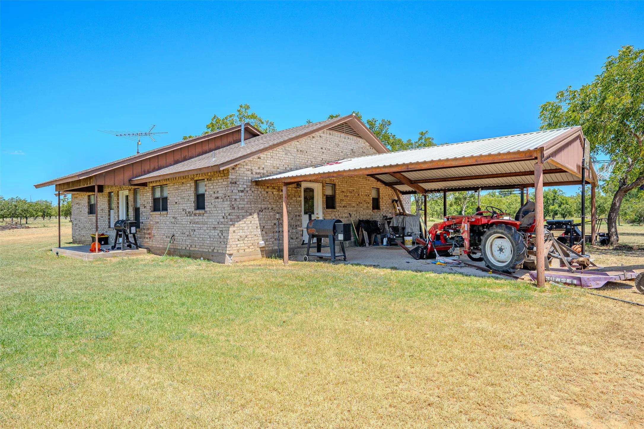 Single Family Residence For Sale in Comanche County , 600 County Road 427, De Leon, Texas 76444, 3 Bedroom, 2 Bathroom, Garage spaces, 1,530 Sqft, built in 1994, mls#21355251, Real Estate Agent in De Leon, Homes For Sale in Comanche county, Homes For Sale in De Leon, Realtor in De Leon Texas, Real Estate Brokerage Independent Realty Texas, Luminita Cordes Realtor