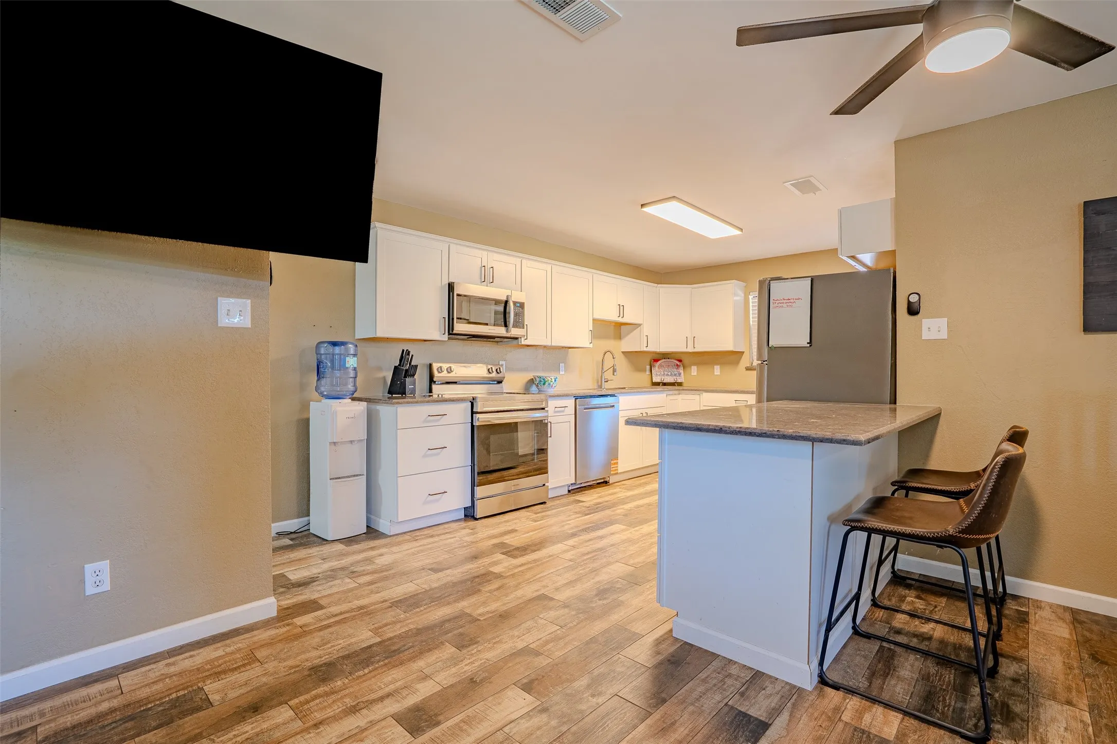 Single Family Residence For Sale in Comanche County , 600 County Road 427, De Leon, Texas 76444, 3 Bedroom, 2 Bathroom, Garage spaces, 1,530 Sqft, built in 1994, mls#21355251, Real Estate Agent in De Leon, Homes For Sale in Comanche county, Homes For Sale in De Leon, Realtor in De Leon Texas, Real Estate Brokerage Independent Realty Texas, Luminita Cordes Realtor