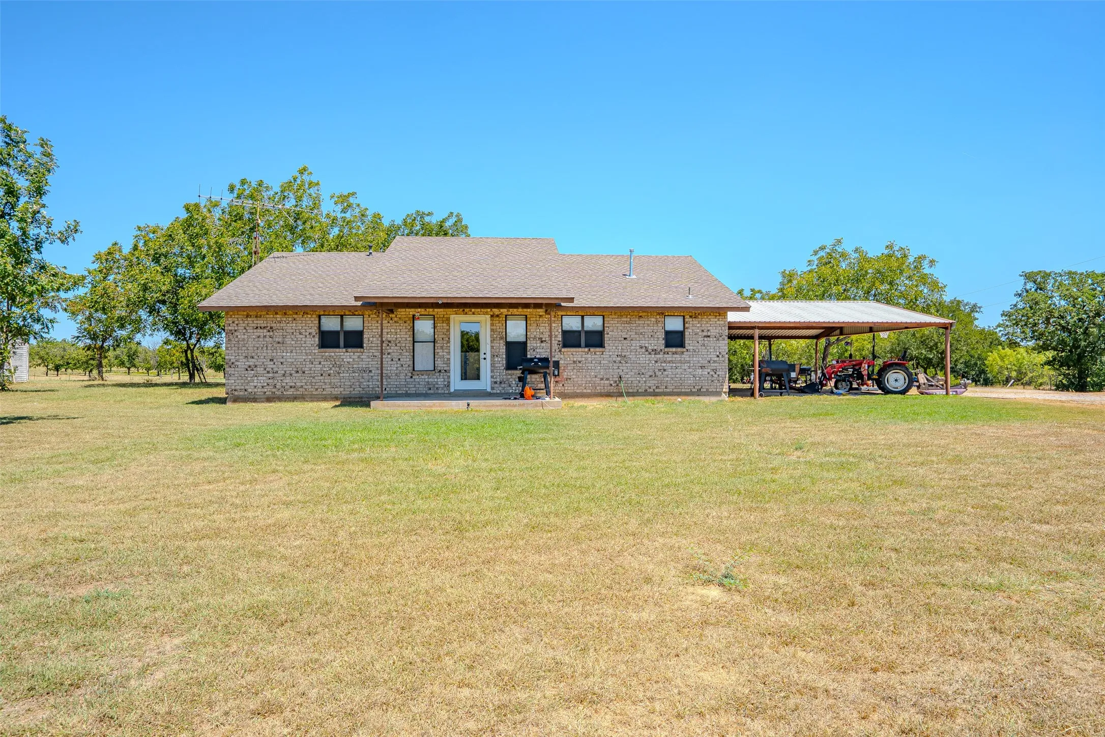 Single Family Residence For Sale in Comanche County , 600 County Road 427, De Leon, Texas 76444, 3 Bedroom, 2 Bathroom, Garage spaces, 1,530 Sqft, built in 1994, mls#21355251, Real Estate Agent in De Leon, Homes For Sale in Comanche county, Homes For Sale in De Leon, Realtor in De Leon Texas, Real Estate Brokerage Independent Realty Texas, Luminita Cordes Realtor