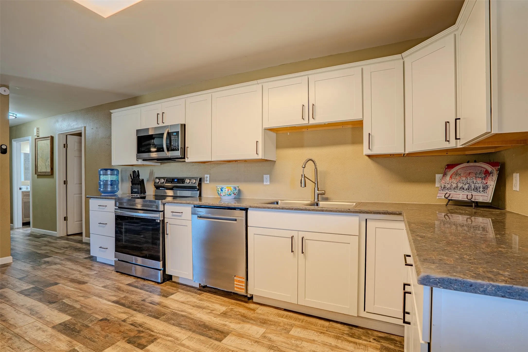 Single Family Residence For Sale in Comanche County , 600 County Road 427, De Leon, Texas 76444, 3 Bedroom, 2 Bathroom, Garage spaces, 1,530 Sqft, built in 1994, mls#21355251, Real Estate Agent in De Leon, Homes For Sale in Comanche county, Homes For Sale in De Leon, Realtor in De Leon Texas, Real Estate Brokerage Independent Realty Texas, Luminita Cordes Realtor