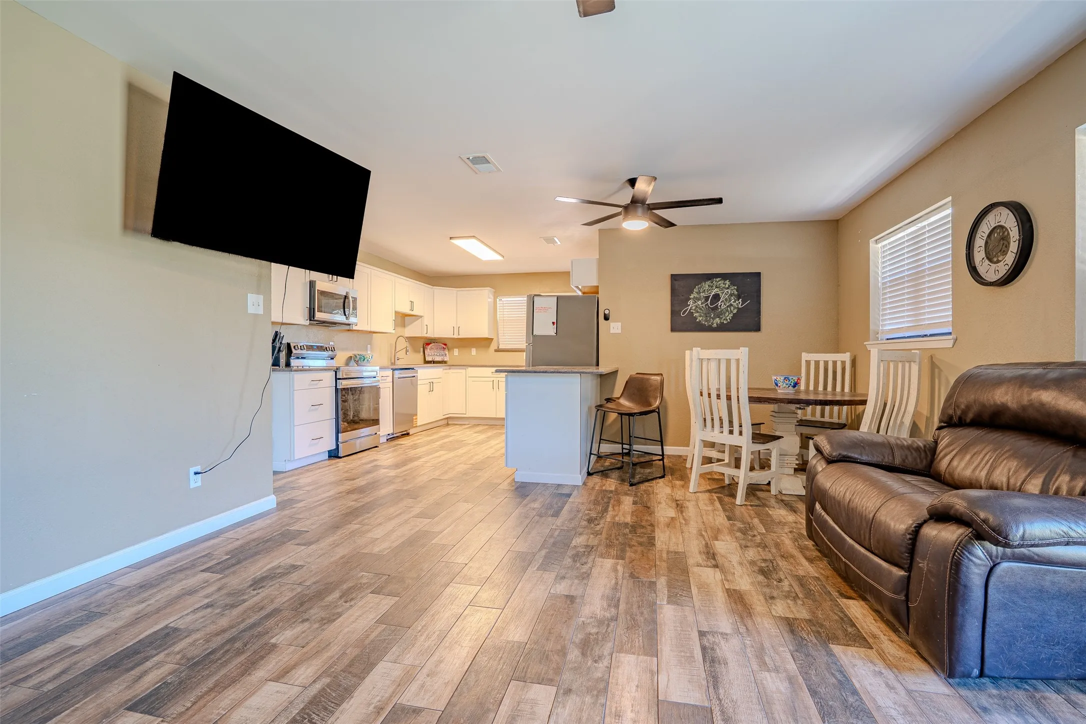 Single Family Residence For Sale in Comanche County , 600 County Road 427, De Leon, Texas 76444, 3 Bedroom, 2 Bathroom, Garage spaces, 1,530 Sqft, built in 1994, mls#21355251, Real Estate Agent in De Leon, Homes For Sale in Comanche county, Homes For Sale in De Leon, Realtor in De Leon Texas, Real Estate Brokerage Independent Realty Texas, Luminita Cordes Realtor