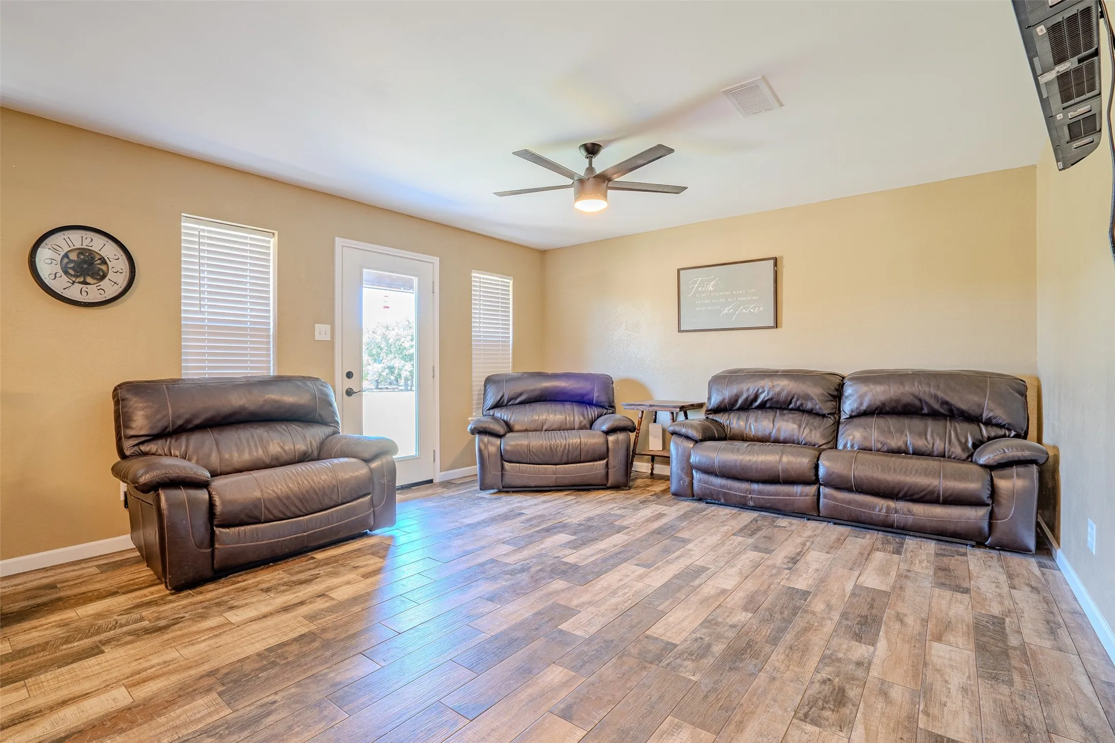 Single Family Residence For Sale in Comanche County , 600 County Road 427, De Leon, Texas 76444, 3 Bedroom, 2 Bathroom, Garage spaces, 1,530 Sqft, built in 1994, mls#21355251, Real Estate Agent in De Leon, Homes For Sale in Comanche county, Homes For Sale in De Leon, Realtor in De Leon Texas, Real Estate Brokerage Independent Realty Texas, Luminita Cordes Realtor