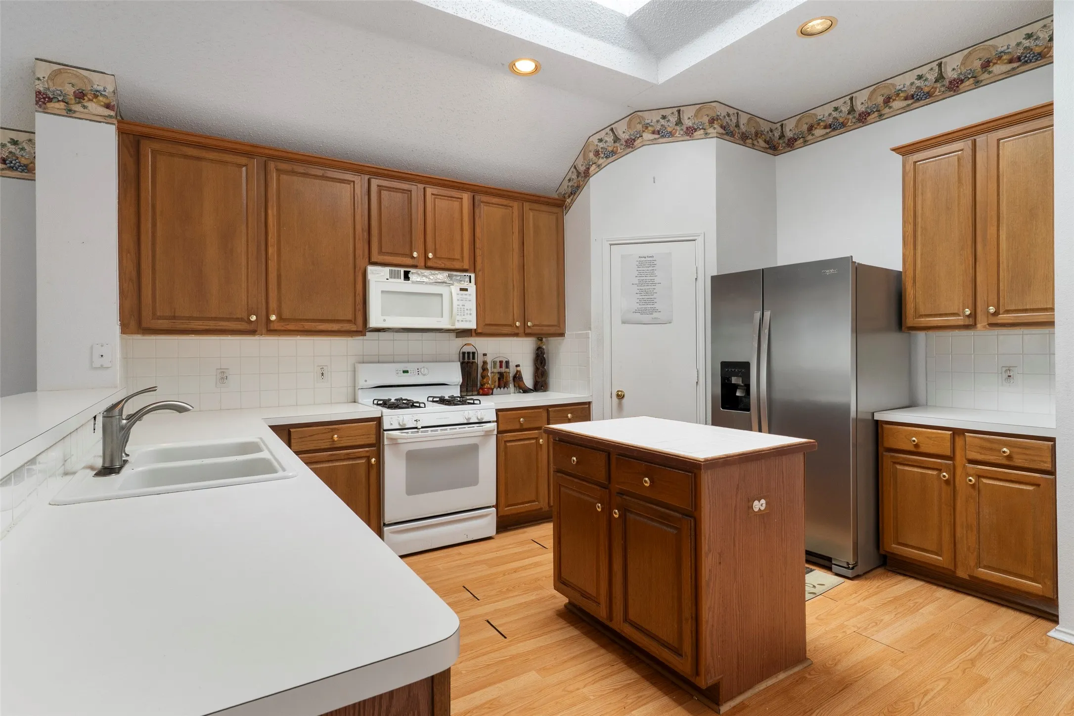 Single Family Residence For Sale in Collin County , 5025 China Berry Drive, Mc Kinney, Texas 75070, 4 Bedroom, 2 Bathroom, 2 Garage spaces, 2,144 Sqft, built in 1999, mls#21362134, Real Estate Agent in Mc Kinney, Homes For Sale in Collin county, Homes For Sale in Mc Kinney, Realtor in Mc Kinney Texas, Real Estate Brokerage Independent Realty Texas, Luminita Cordes Realtor